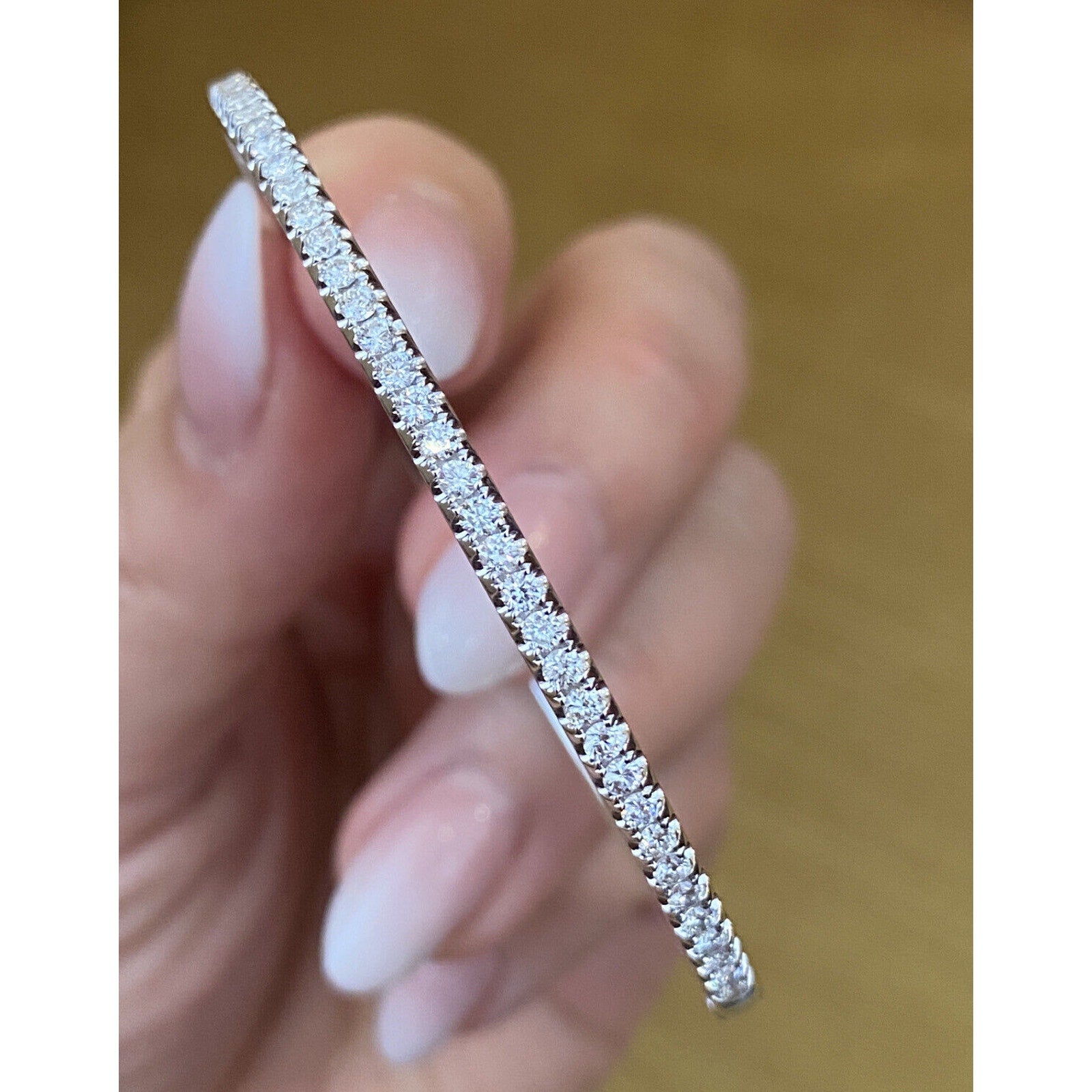 Diamond Bangle Single Row 1.00ct TW in 18k White Gold