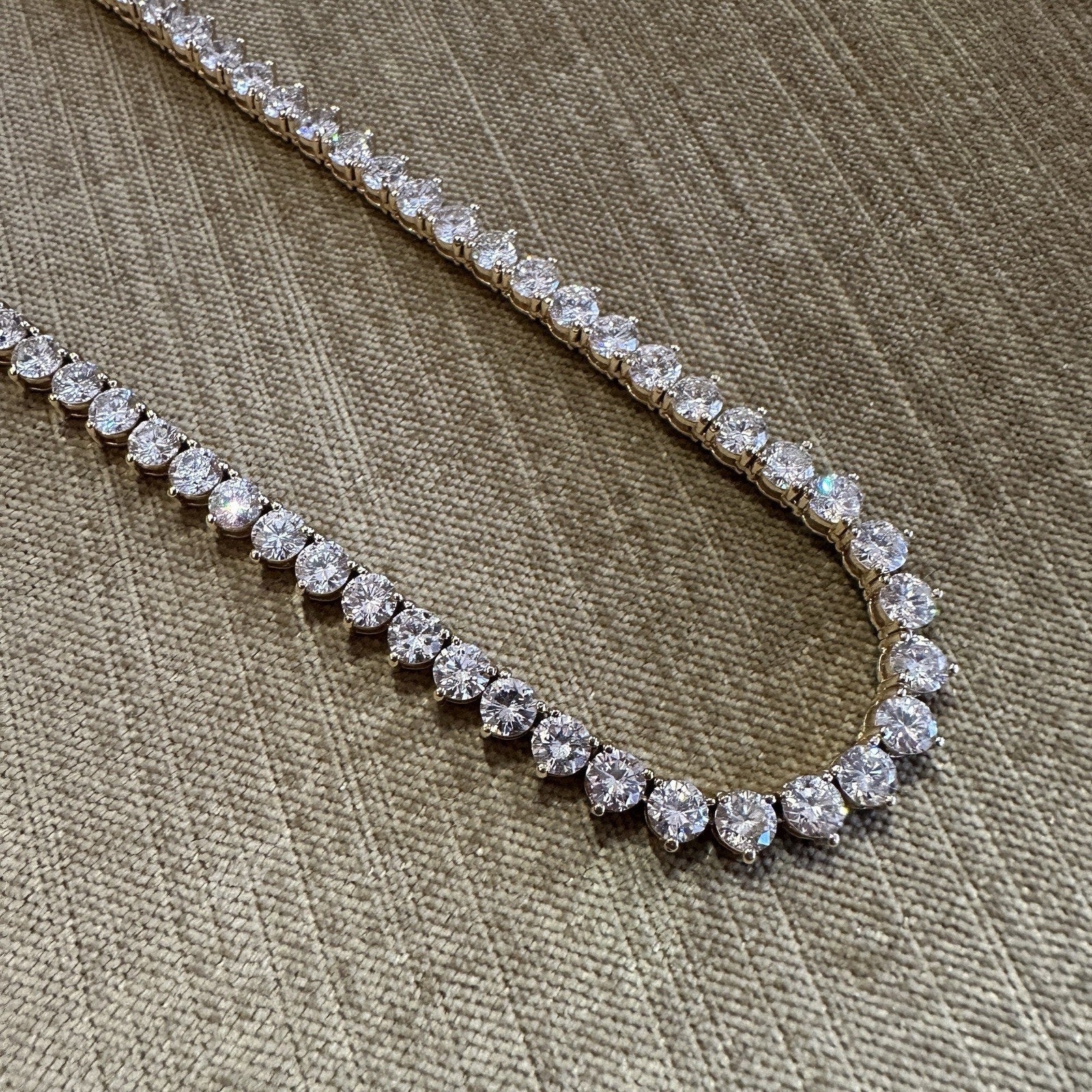 28.80 carats Natural Diamond Tennis Necklace in 18k Yellow Gold 16.5 inch