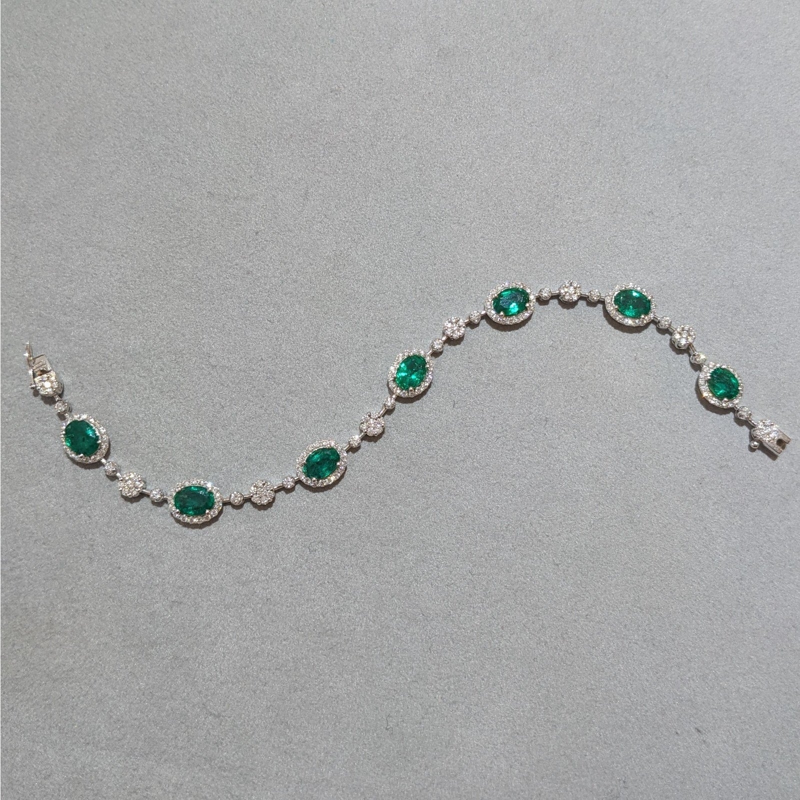Natural Emerald 5.39 ct and Diamond Link Bracelet in 18k White Gold