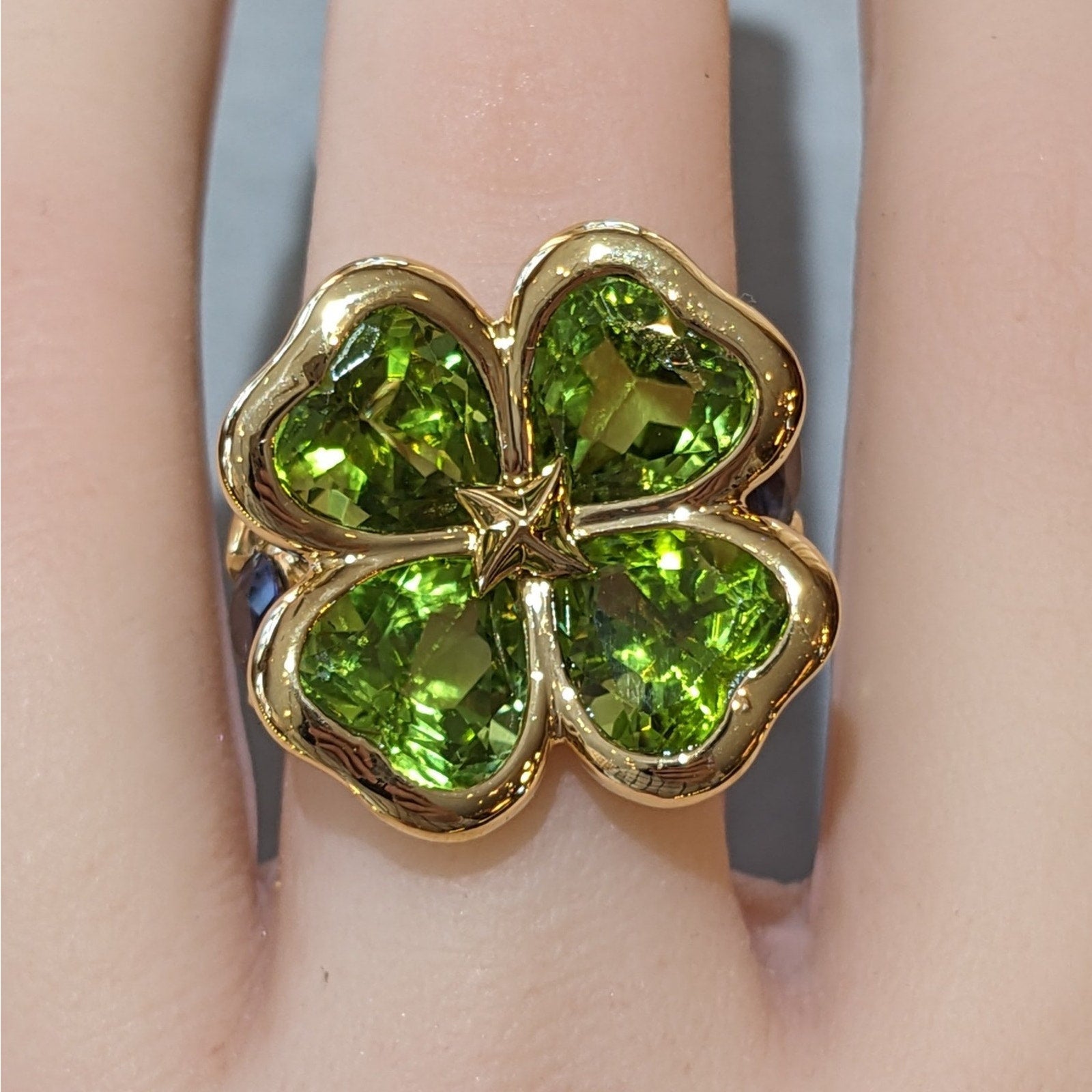 Four Leaf Clover Peridot and Sapphire Cocktail Ring in 18k Yellow Gold