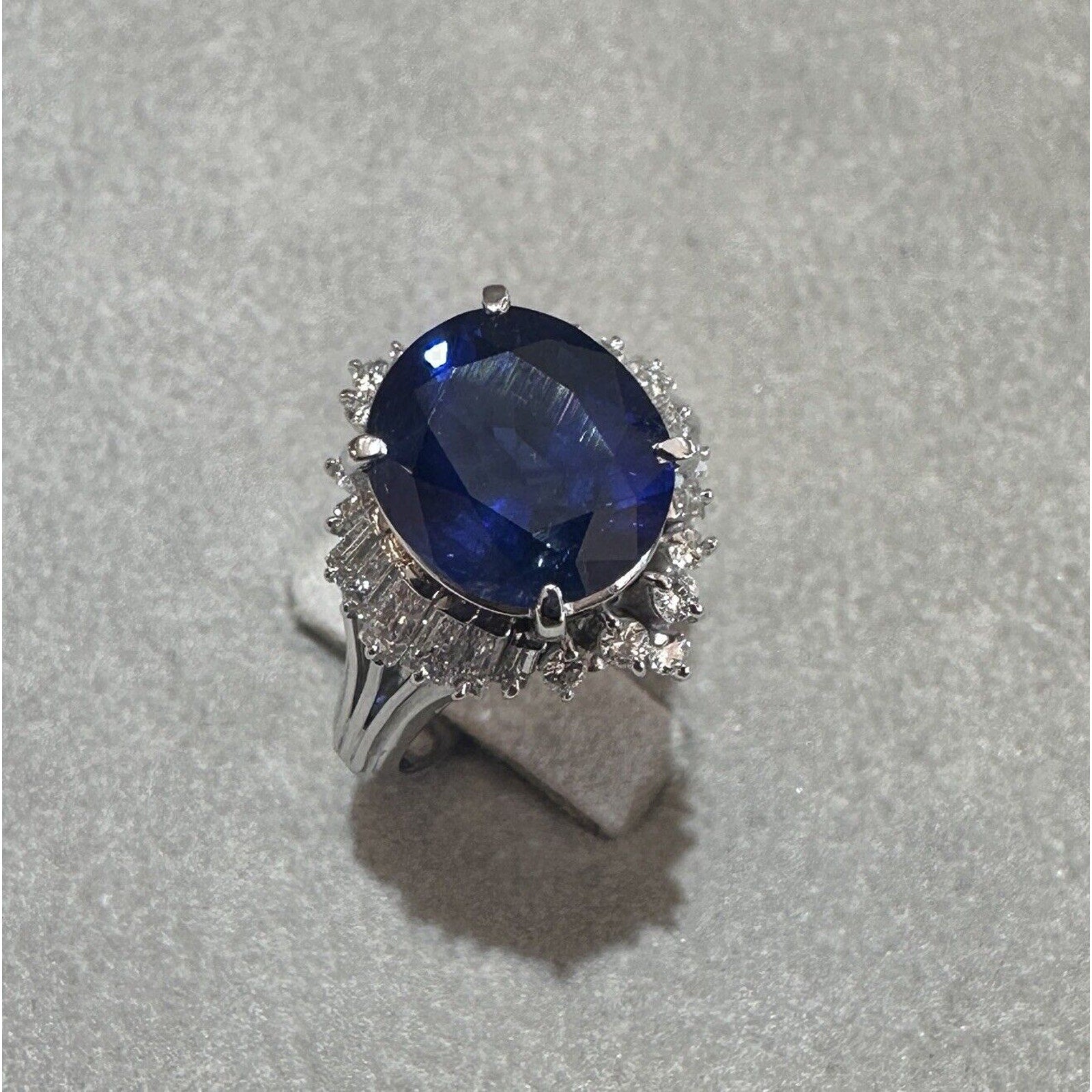 Natural Oval Sapphire 4.42 ct & Diamond Ballerina Ring in Platinum
