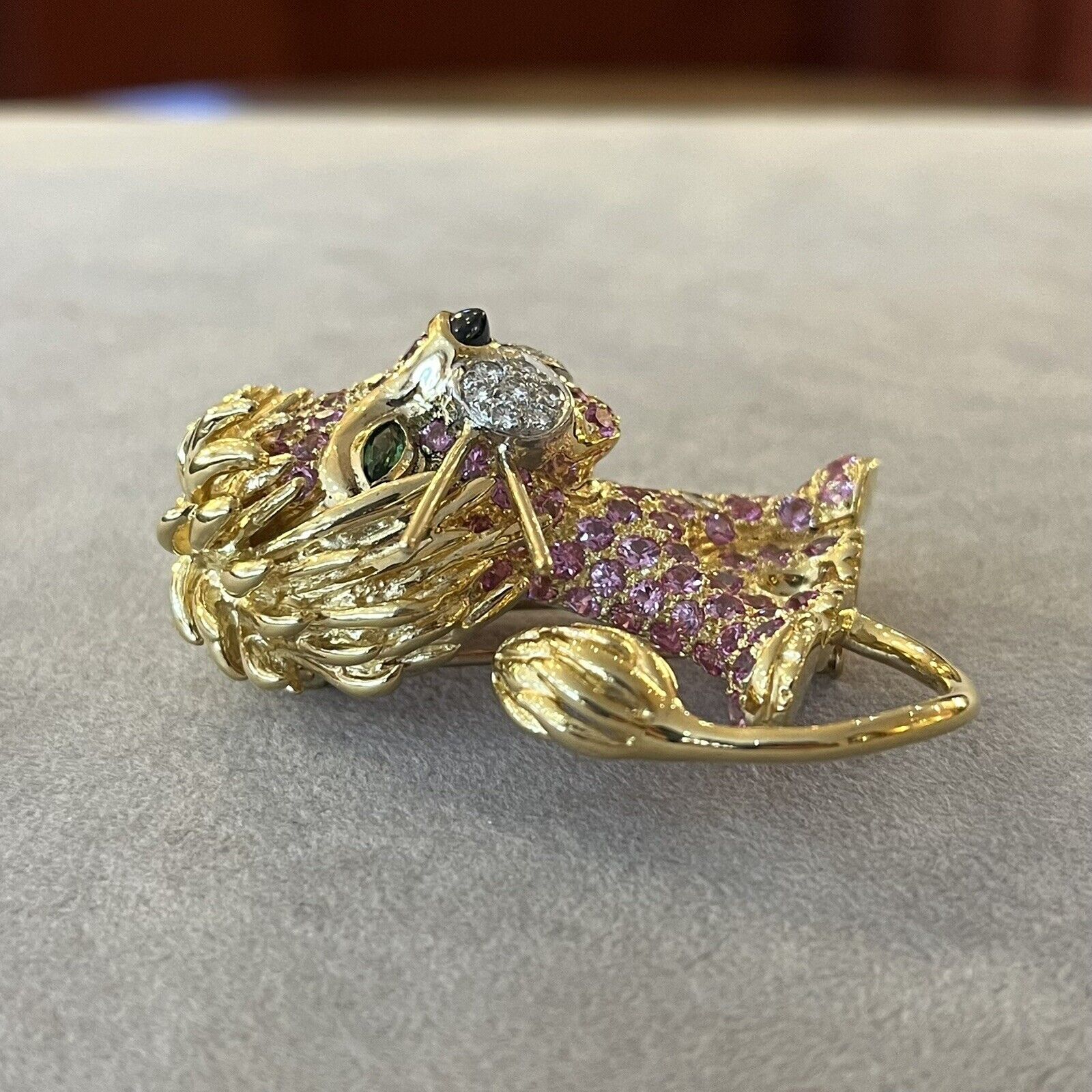 Lion Pin with Pink Sapphires and Diamonds in 18k Yellow Gold/Platinum
