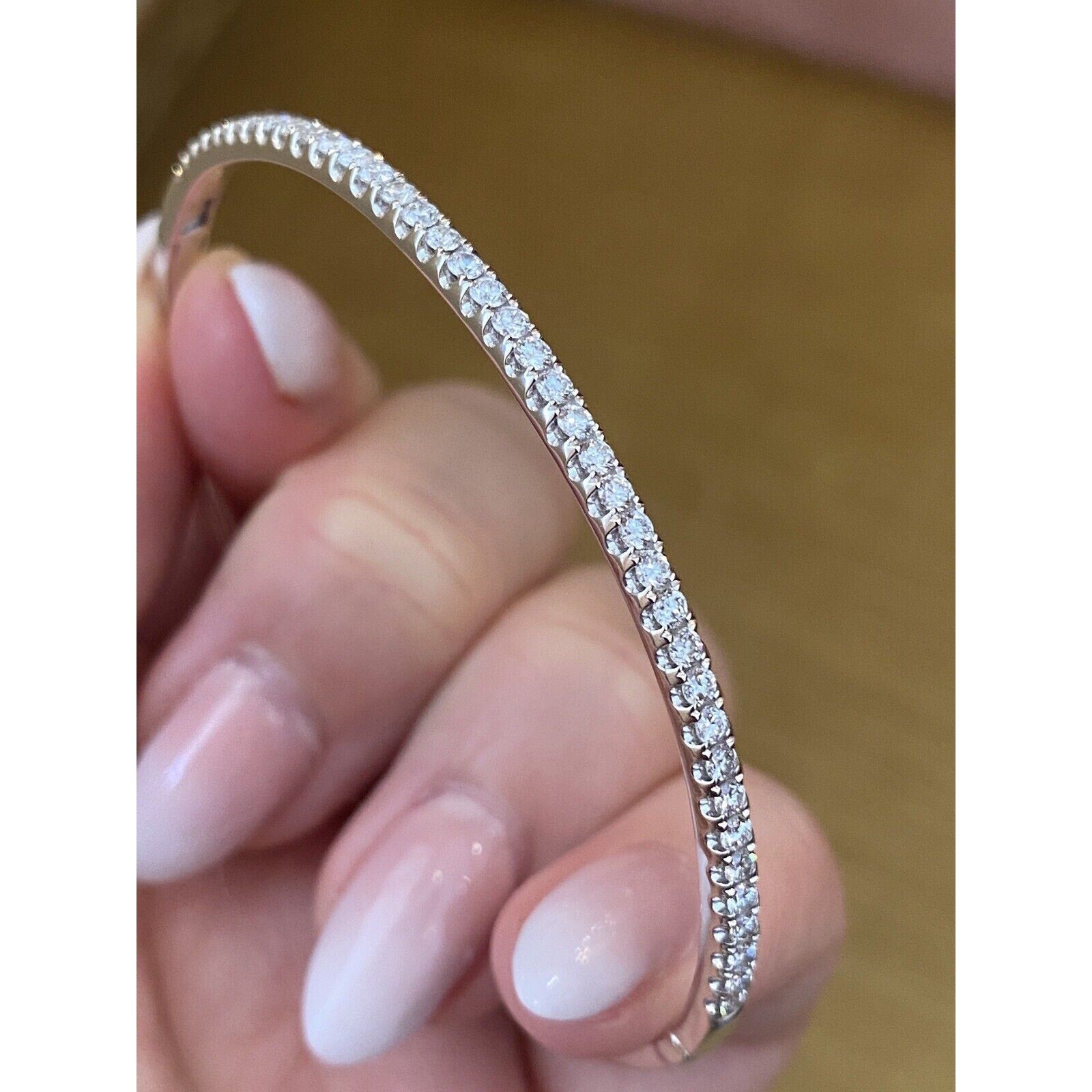 Diamond Bangle Single Row 1.00ct TW in 18k White Gold