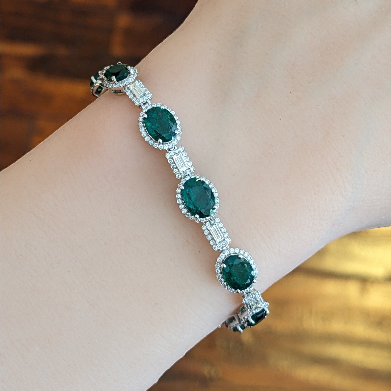 Natural Emerald 8.13 ct and Diamond Link Bracelet in 18k White Gold