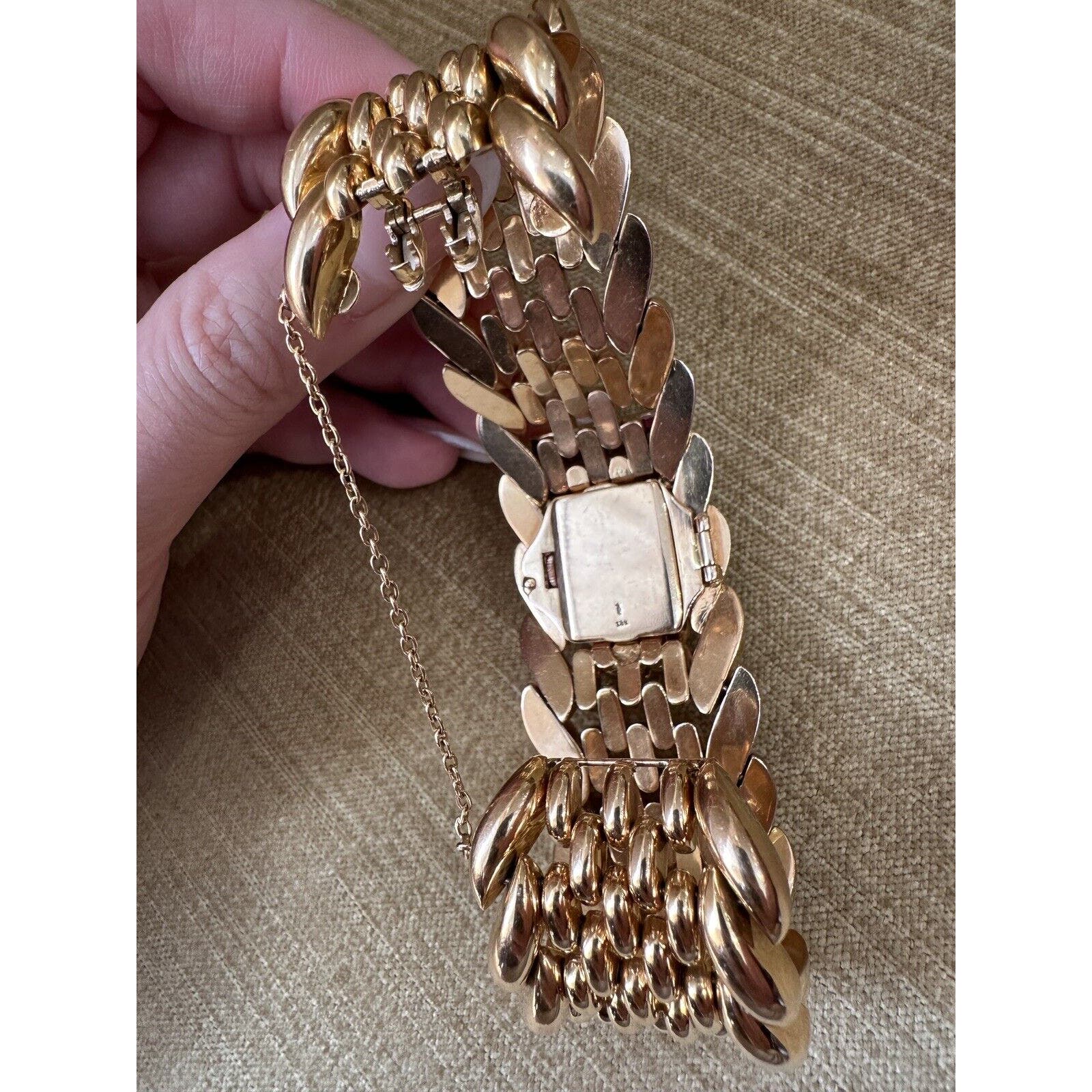 Wide Flip-top Retro Bracelet Watch- San Marco Link in 18k Yellow Gold - HM2526EI