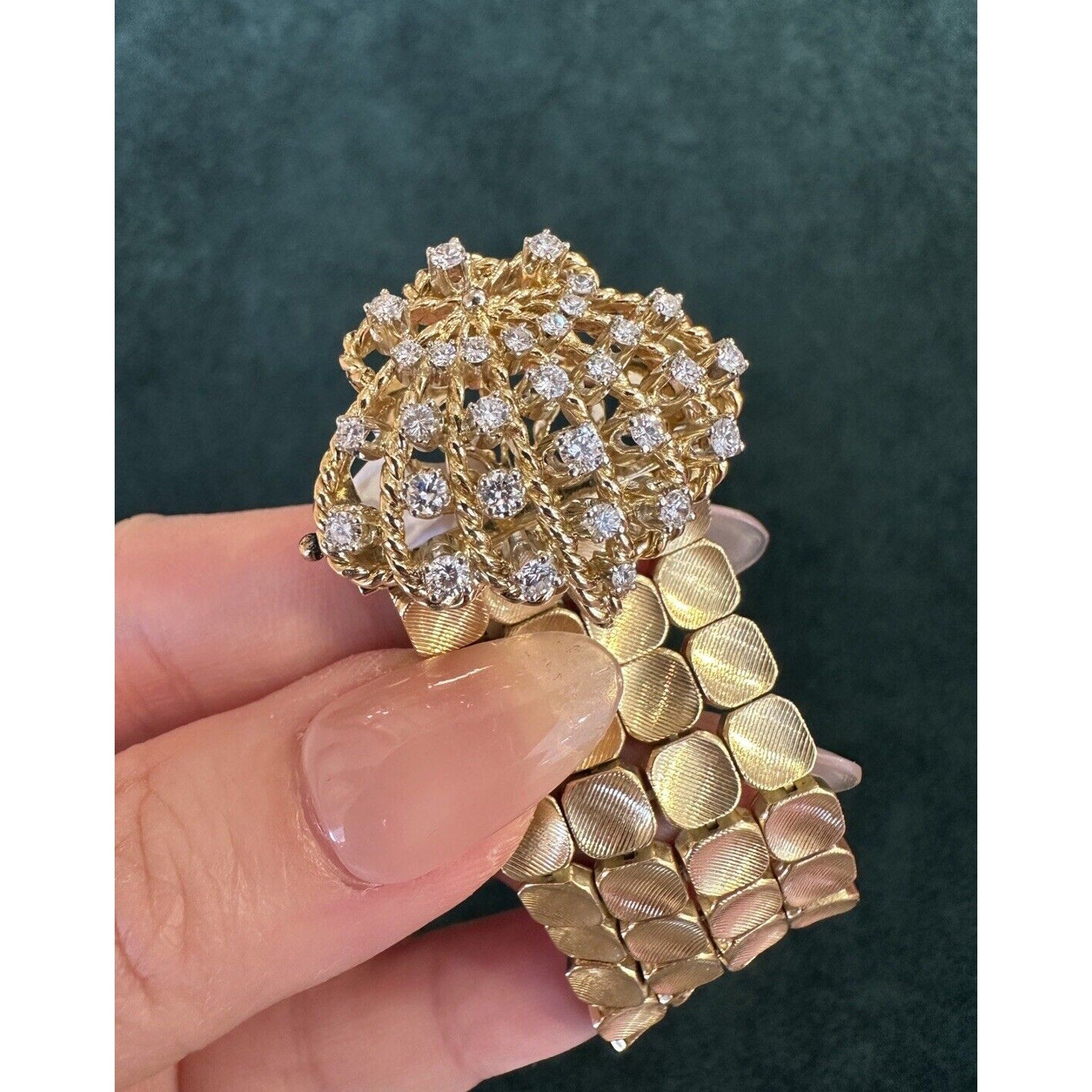 Diamond Clam Shell Tassel Belt Bracelet in 18k Yellow Gold