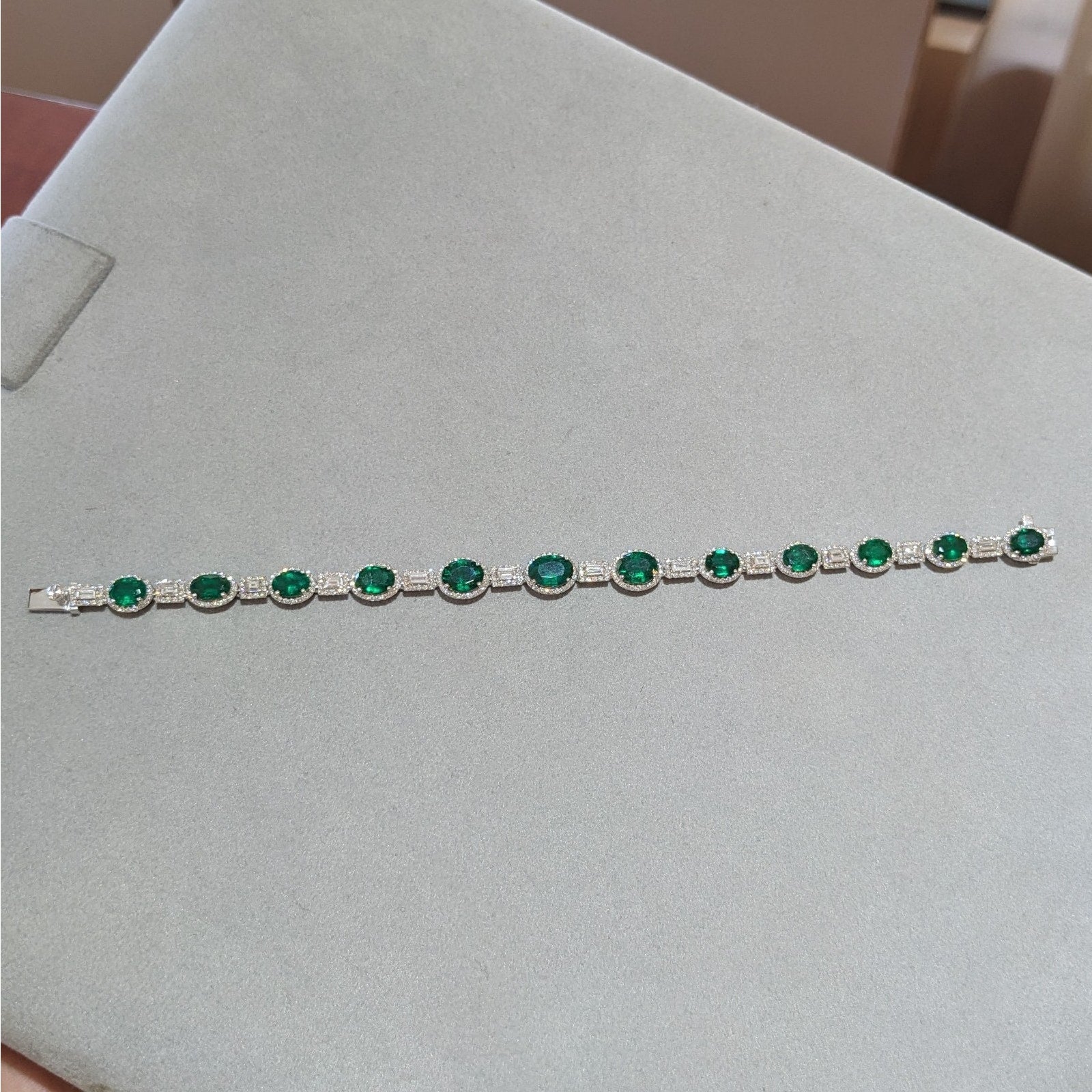 Natural Emerald 8.13 ct and Diamond Link Bracelet in 18k White Gold