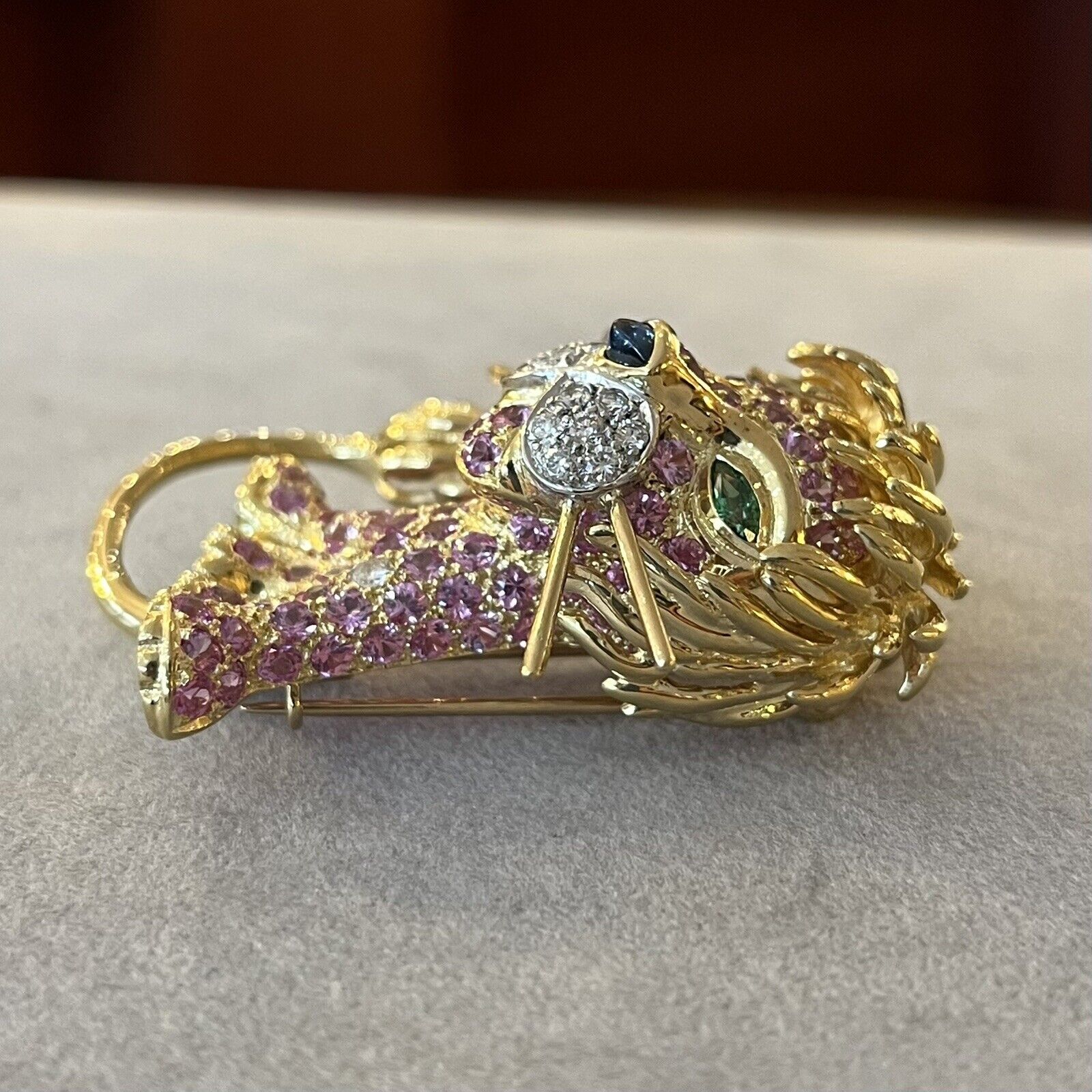 Lion Pin with Pink Sapphires and Diamonds in 18k Yellow Gold/Platinum
