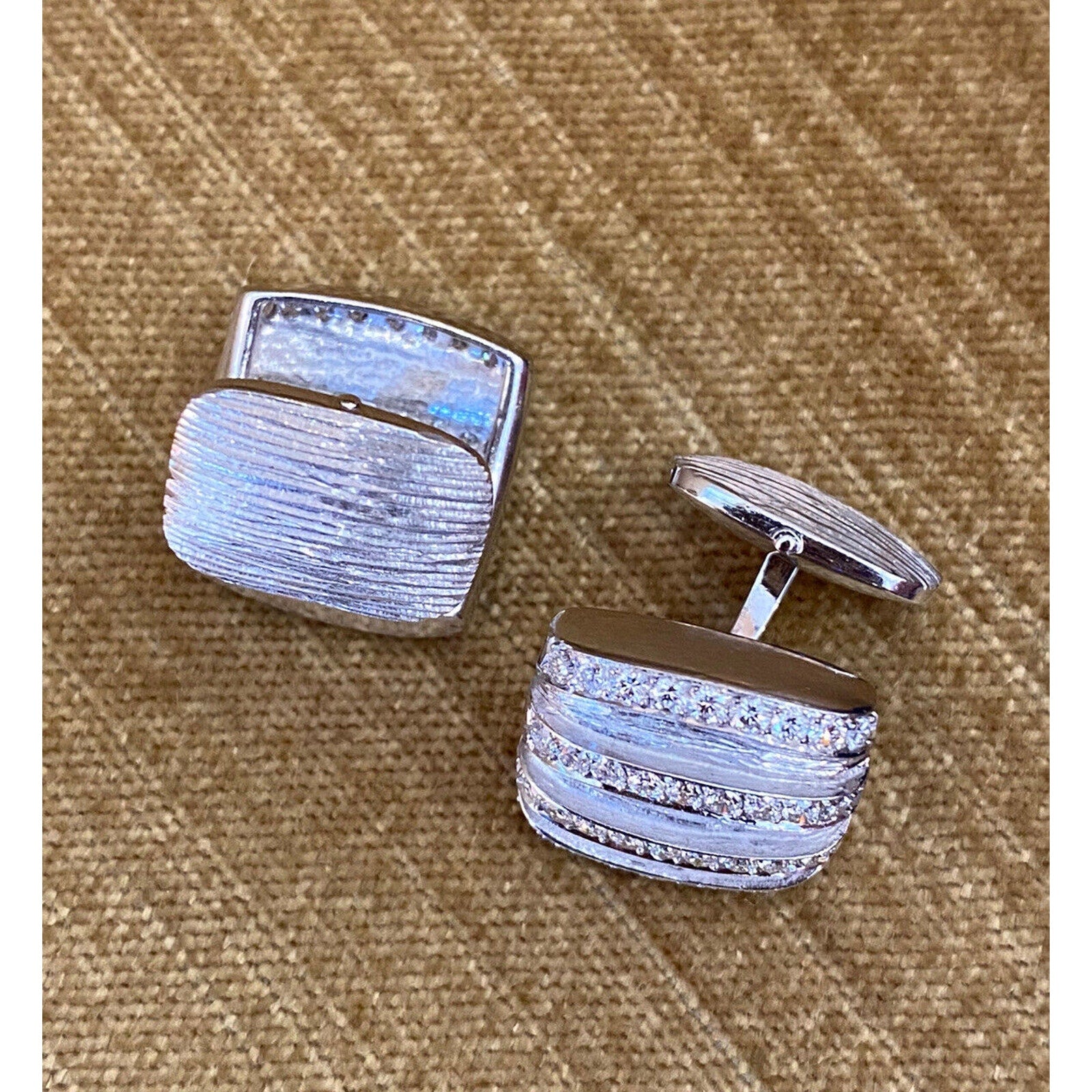 Gubelin Diamond Cufflinks VS-F Quality in 18k White Gold