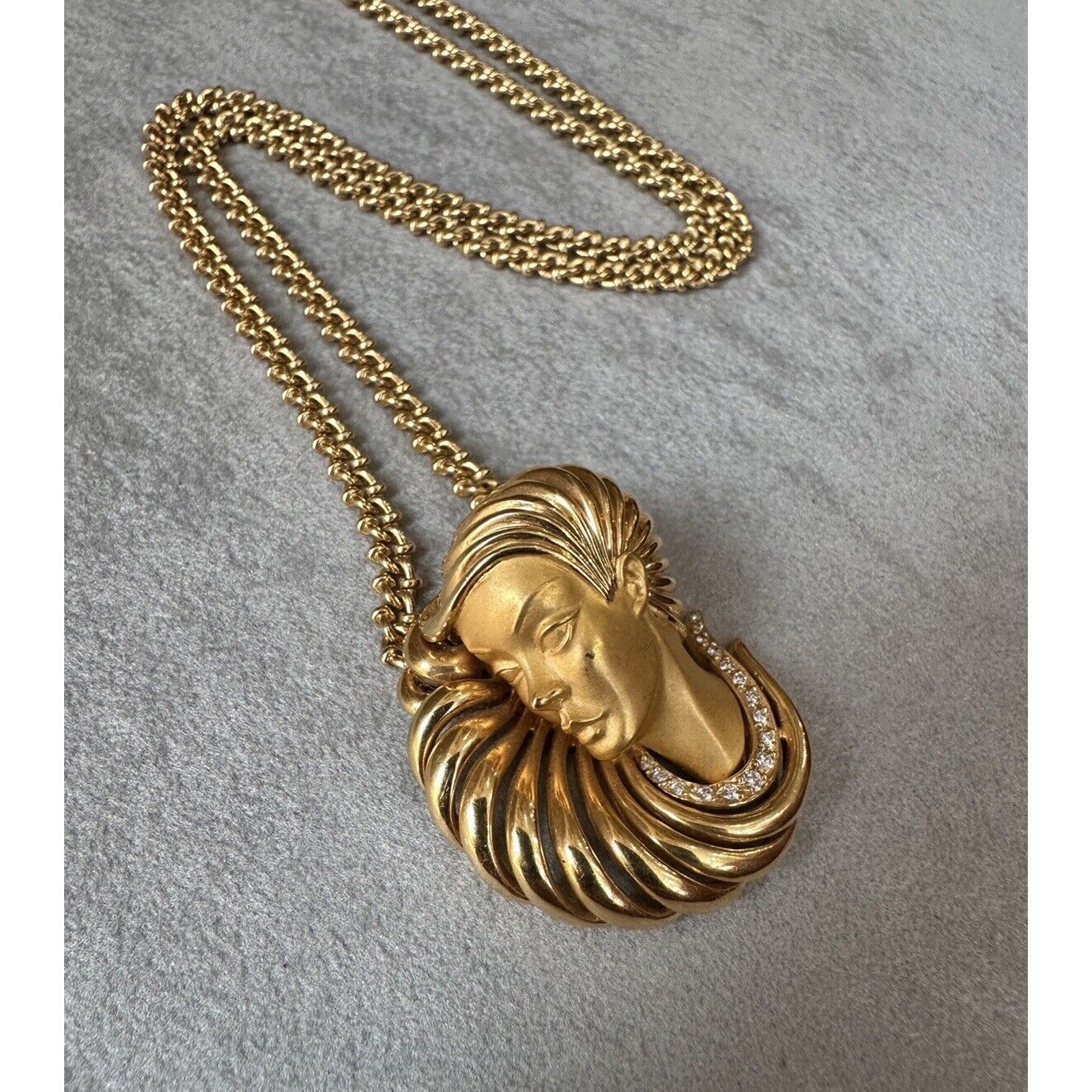 Carrera y Carrera Sculpted Face Pendant Necklace in 18k Yellow Gold