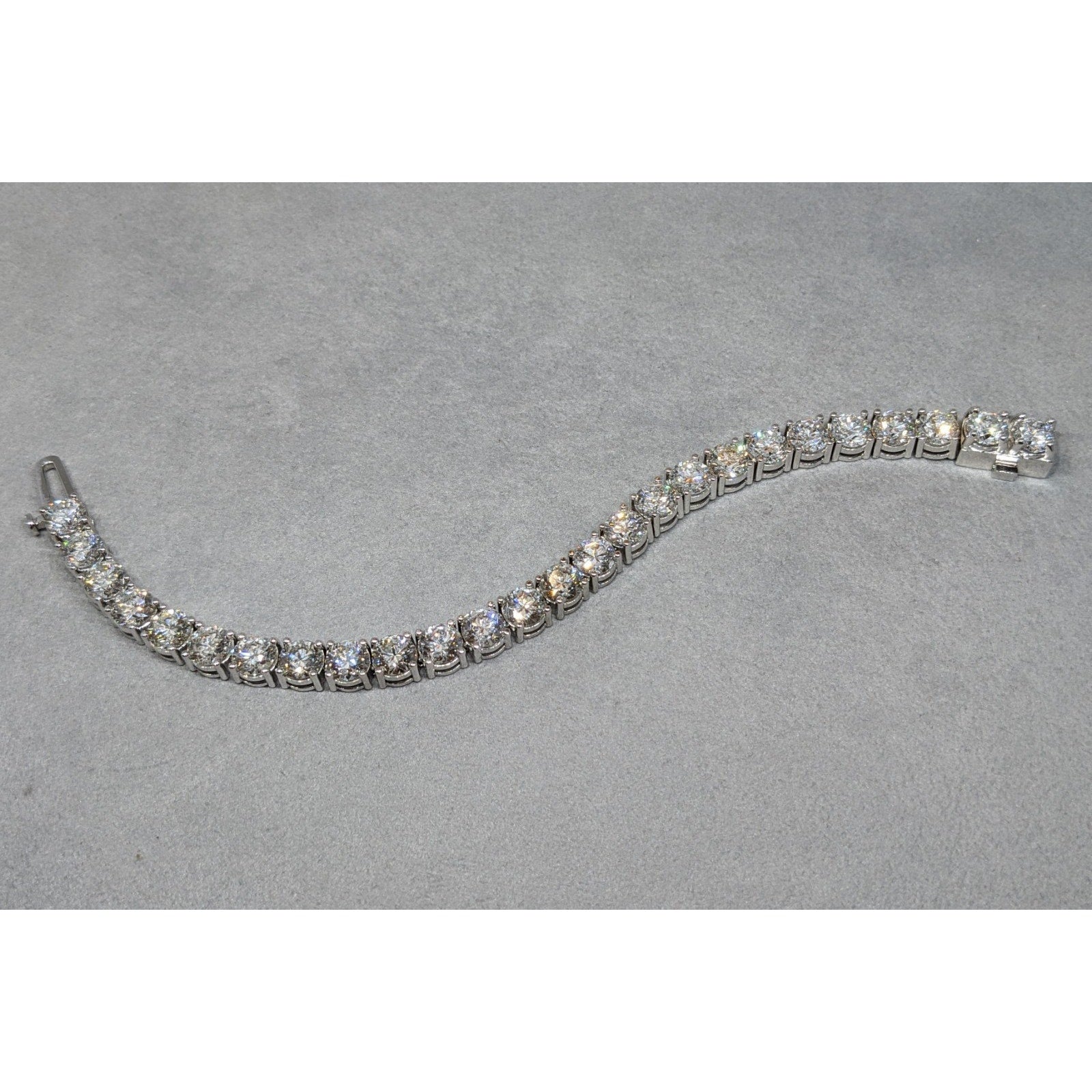26.29 cts Diamond Tennis Bracelet Rounds in 14k White Gold 7 inches