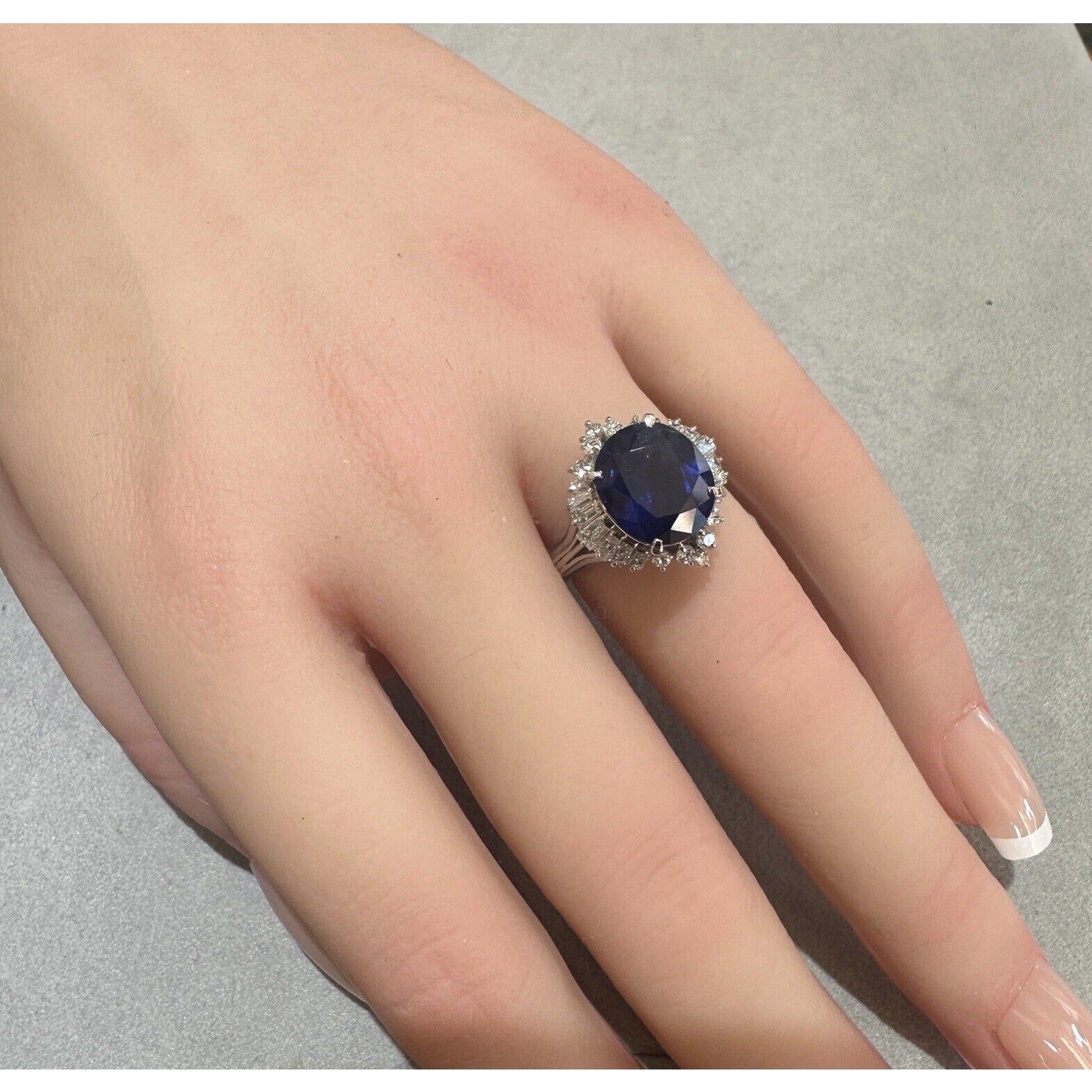 Natural Oval Sapphire 4.42 ct & Diamond Ballerina Ring in Platinum