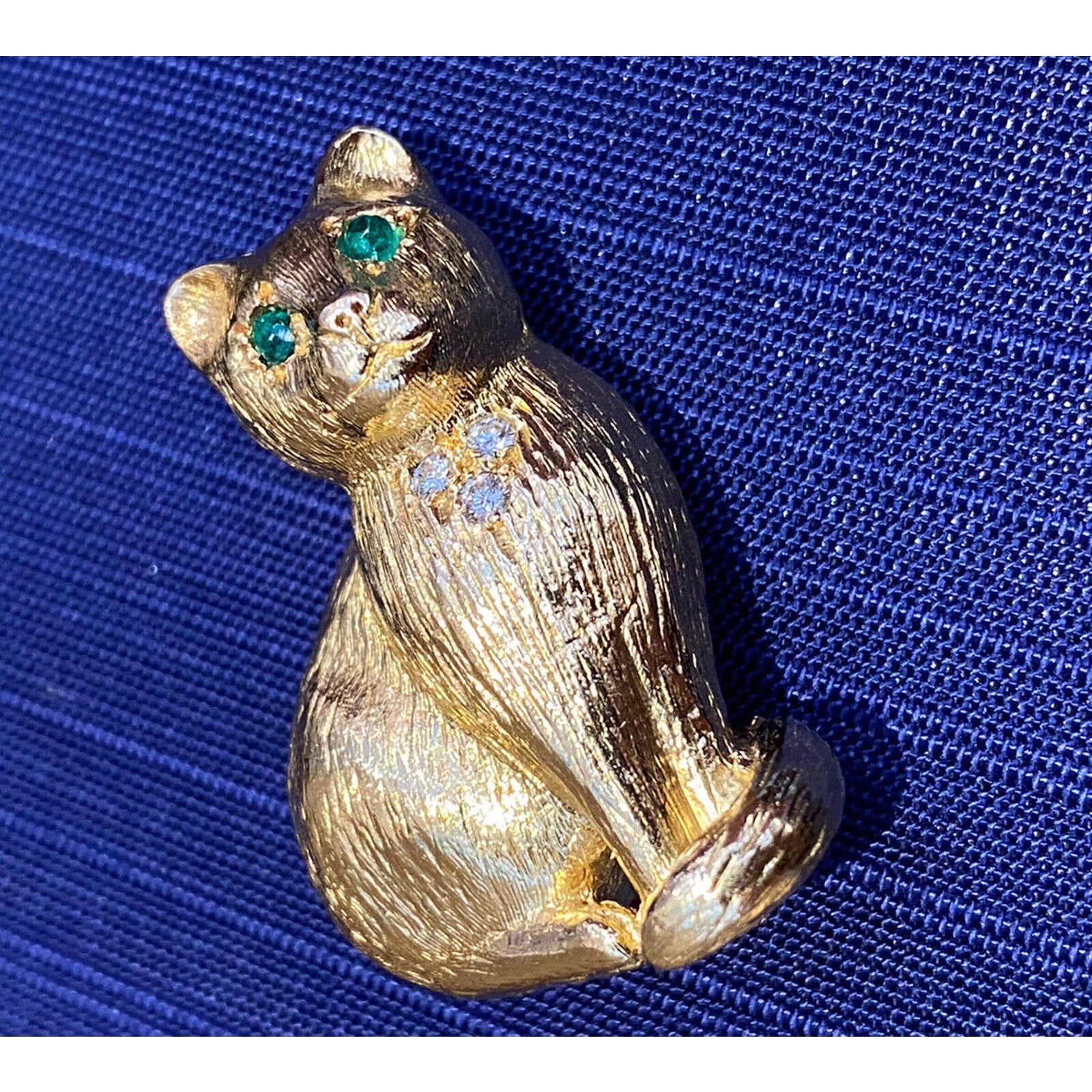 E. Wolfe Cat Brooch with Emeralds and Diamonds in 18k Yellow Gold