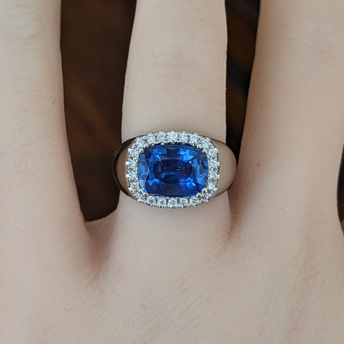 GIA Unheated 3.44 ct Natural Sapphire Ring with Diamonds in Platinum