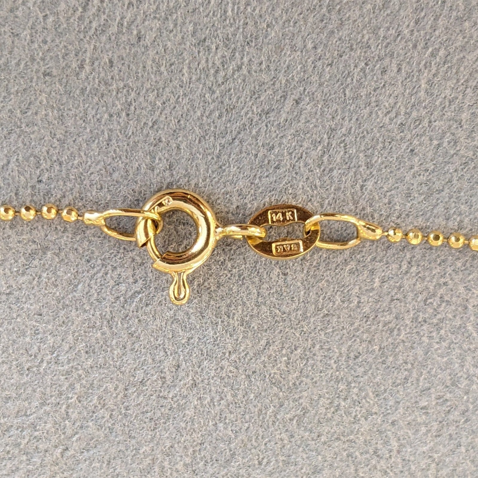 9.95 ct Natural Opal Pendant Necklace in 18k Yellow Gold