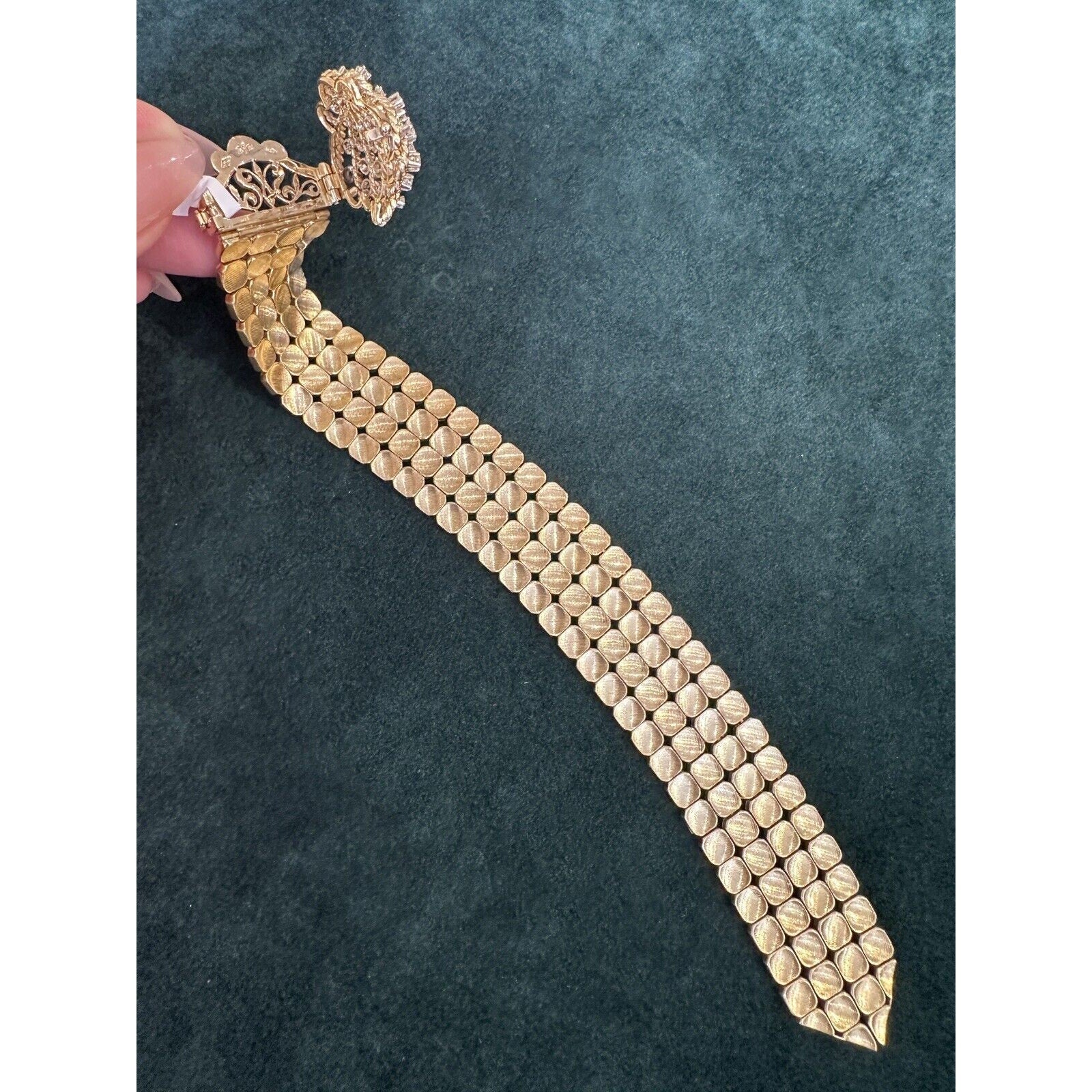 Diamond Clam Shell Tassel Belt Bracelet in 18k Yellow Gold