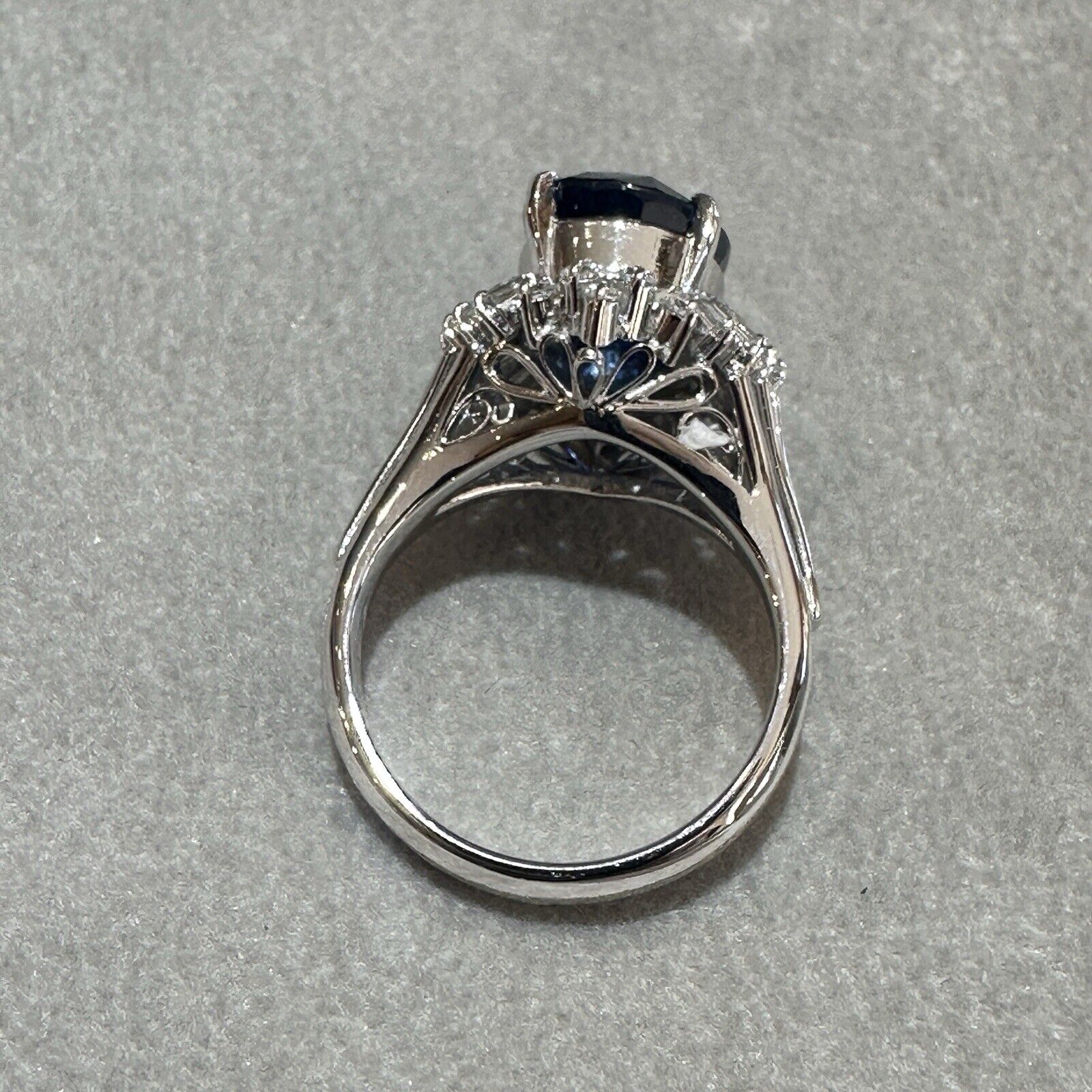 Natural Oval Sapphire 4.42 ct & Diamond Ballerina Ring in Platinum