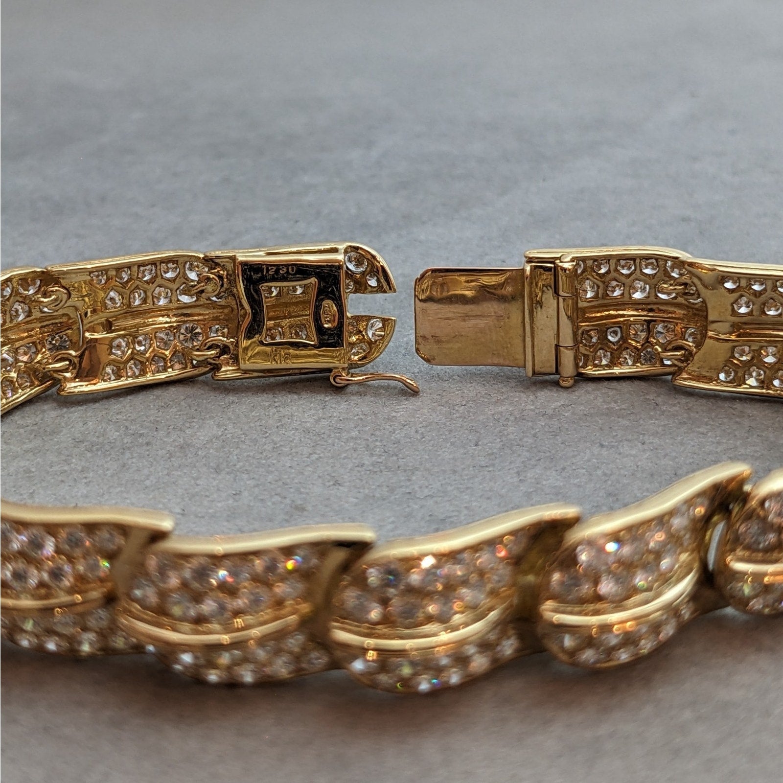 Natural Pave Diamond Leaf Link Bracelet with 12.30cttw in 18k Yellow Gold
