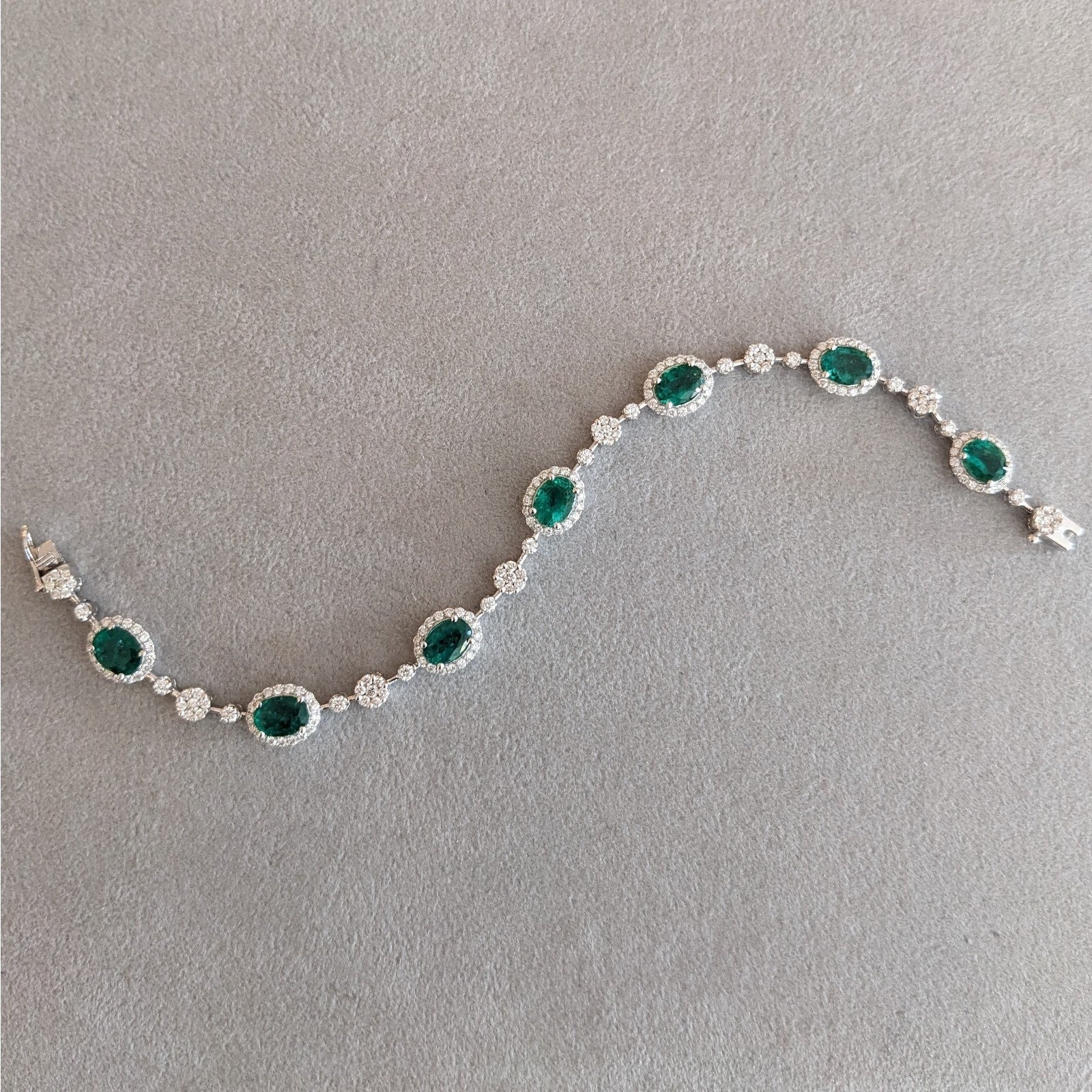 Natural Emerald 5.39 ct and Diamond Link Bracelet in 18k White Gold