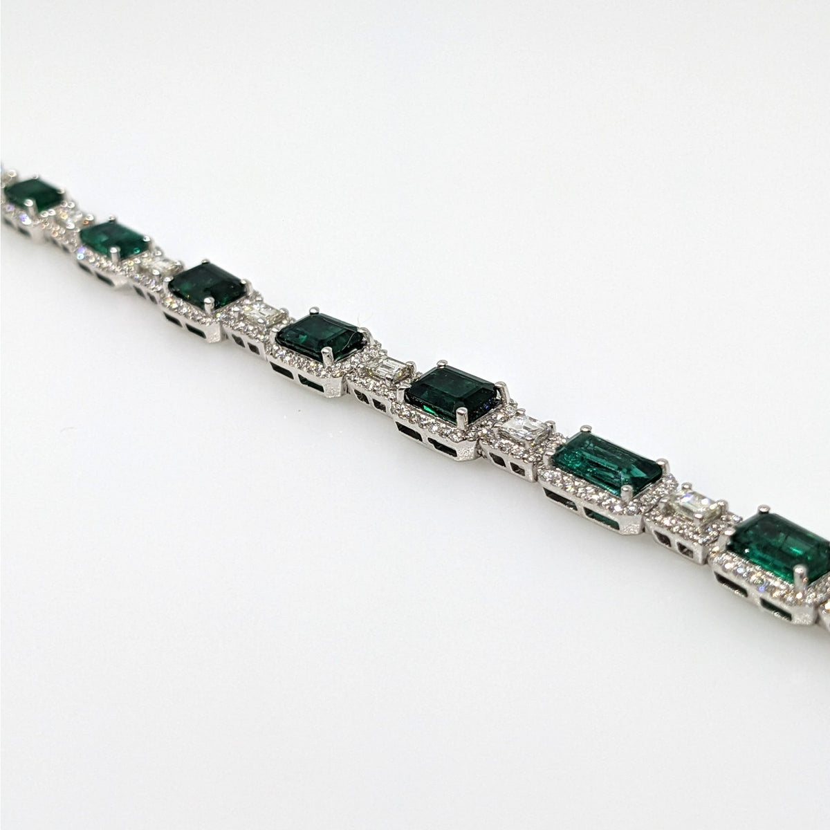 Natural Emerald and Diamond Link Bracelet in 18k White Gold