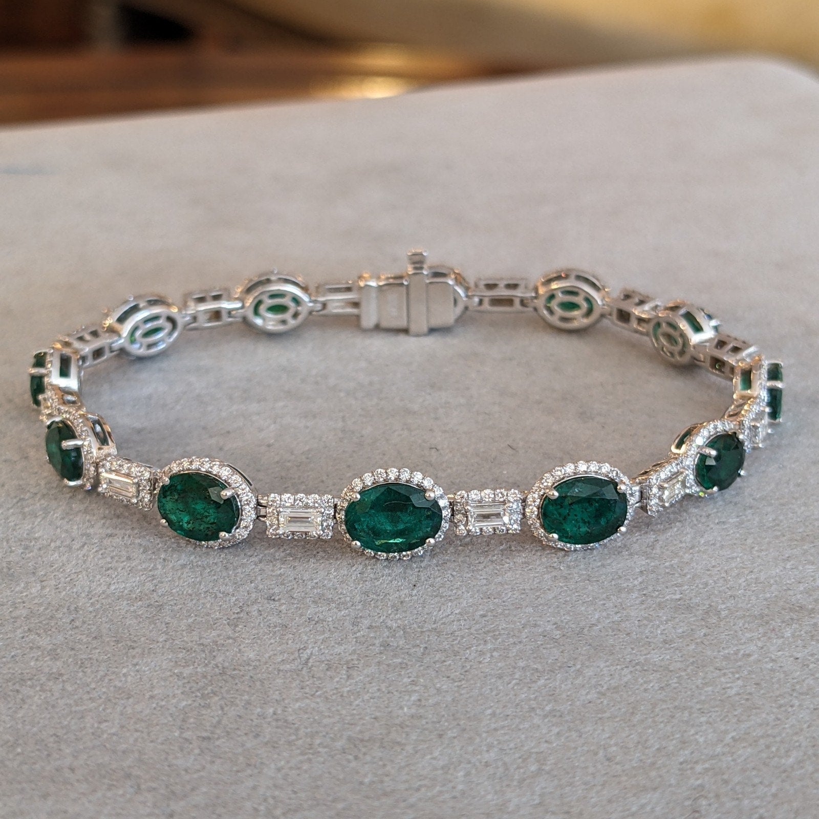 Natural Emerald 8.13 ct and Diamond Link Bracelet in 18k White Gold