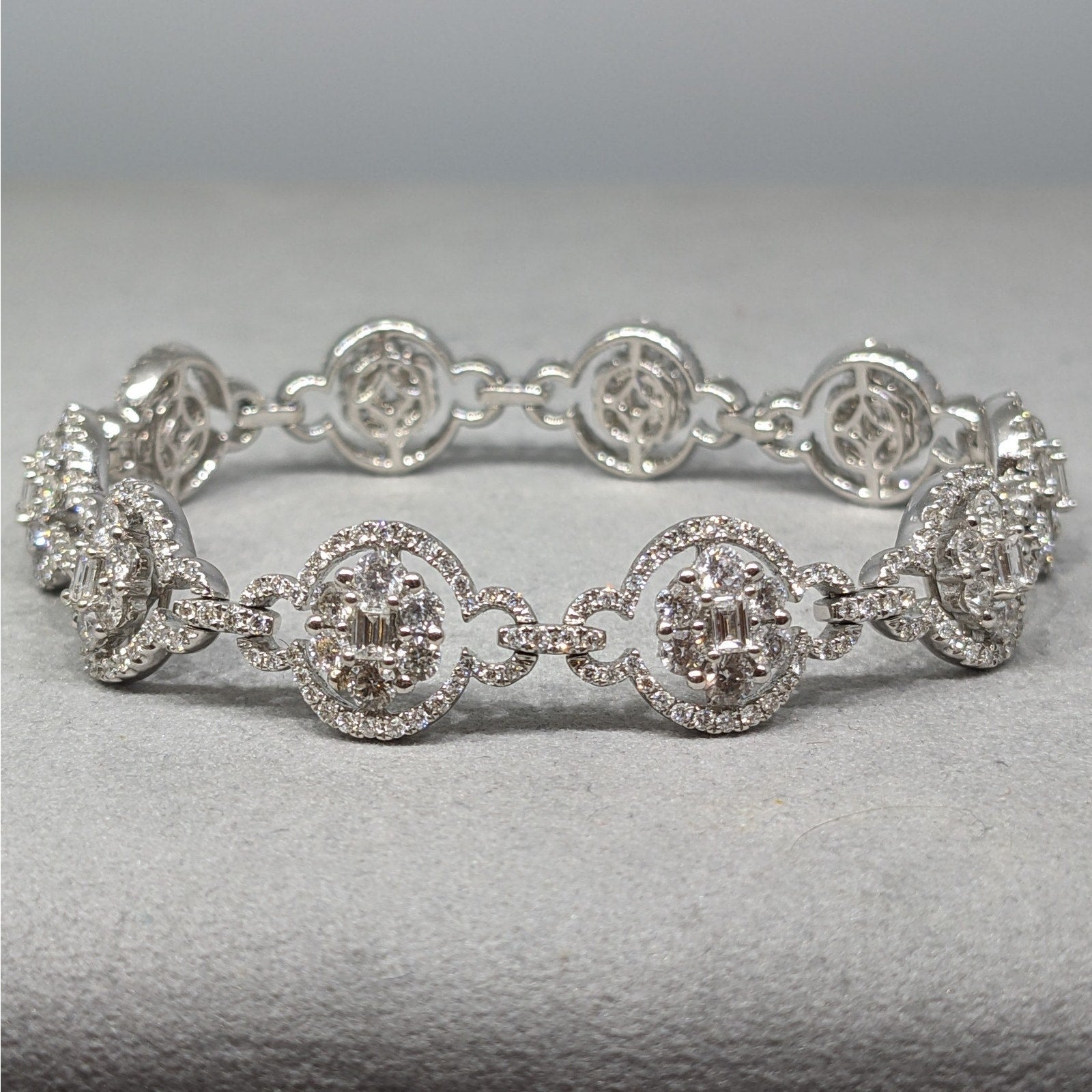 Natural Diamond Oval Link Bracelet 8.22 ctw in 18k White Gold