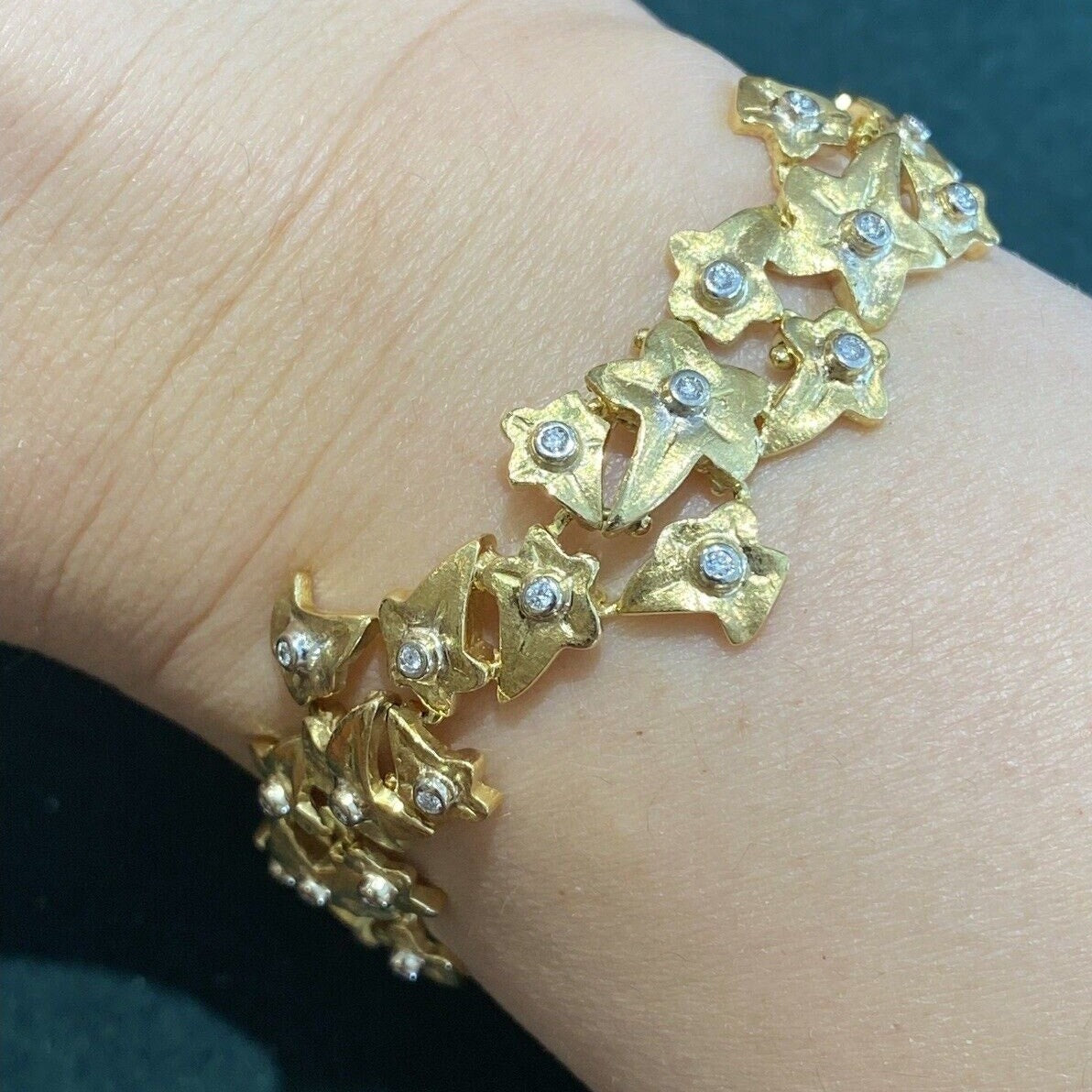 Roberto Coin Leaf Diamond Bracelet in 18k Yellow Gold -- HM2250AI