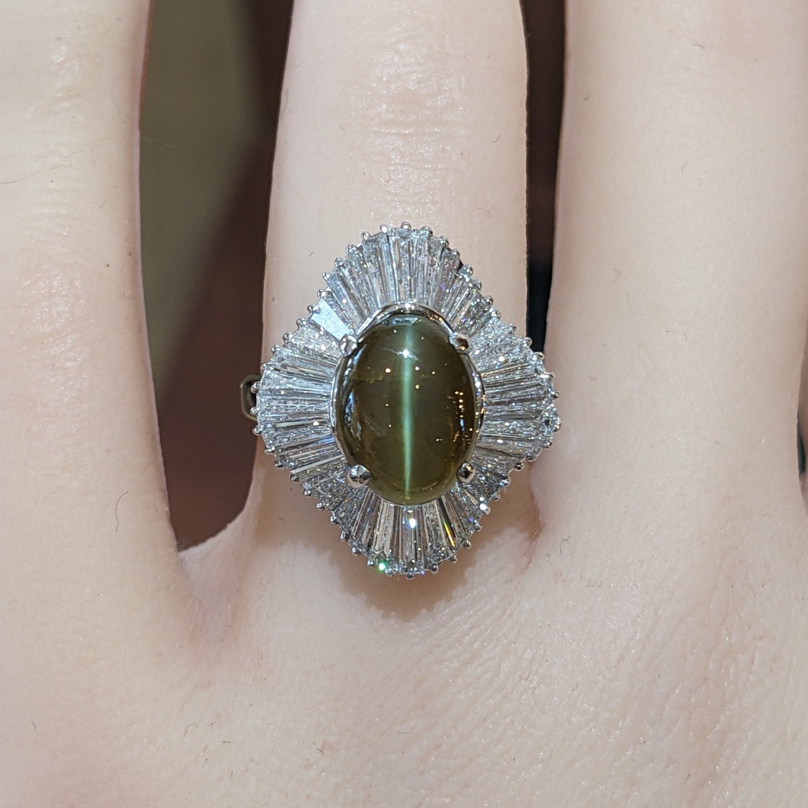 3.92 ct Cats Eye Chrysoberyl and Diamond Ring in Platinum