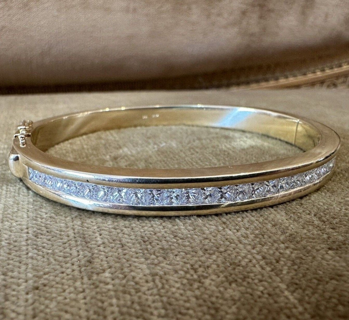 Kurt Wayne Single Row Diamond Bangle Bracelet in 18k Yellow Gold