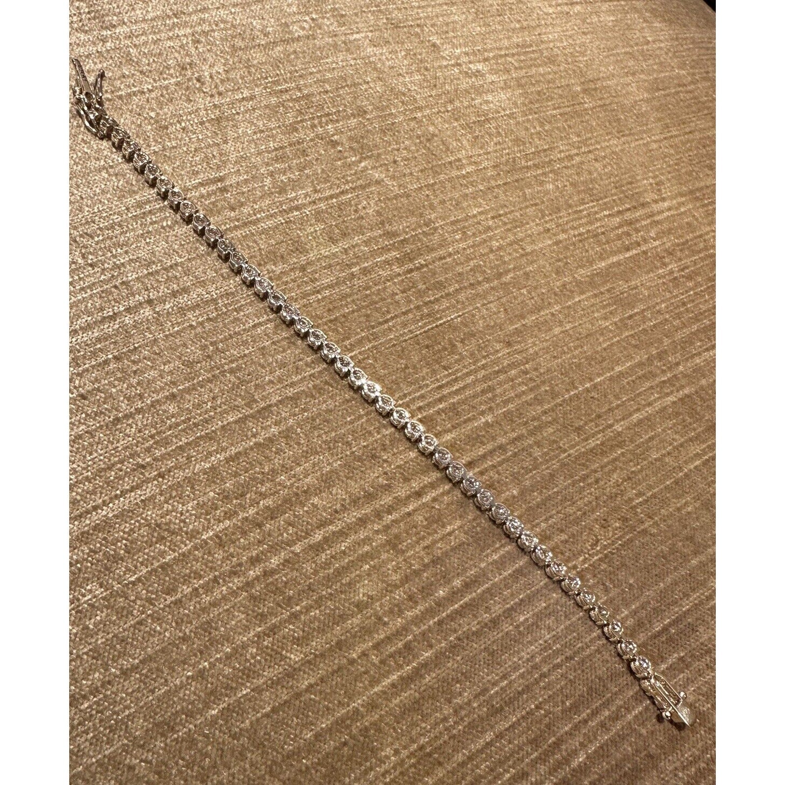 5.37 carats Round Diamond Tennis Bracelet in 14k Yellow Gold 7 inches