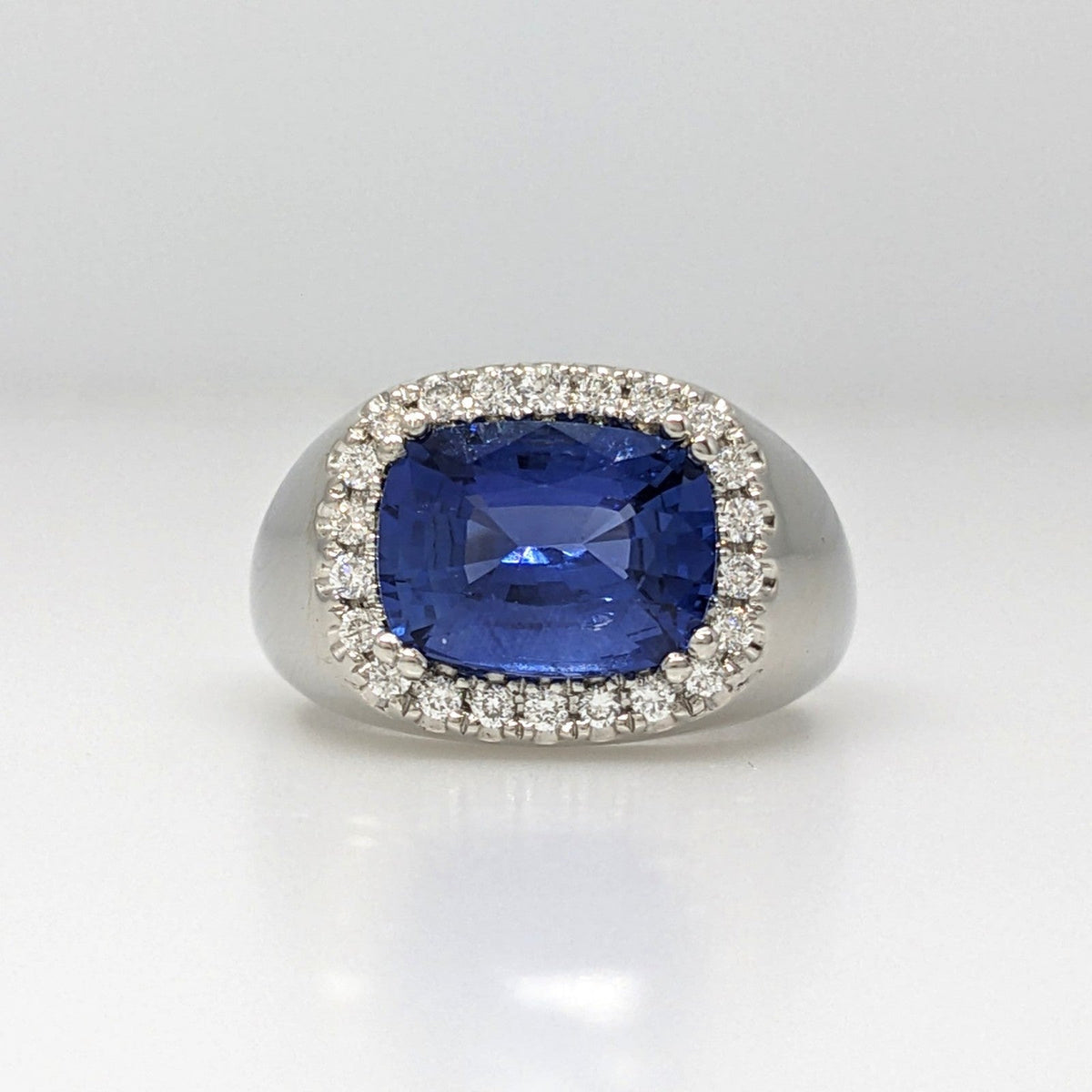 GIA Unheated 3.44 ct Natural Sapphire Ring with Diamonds in Platinum
