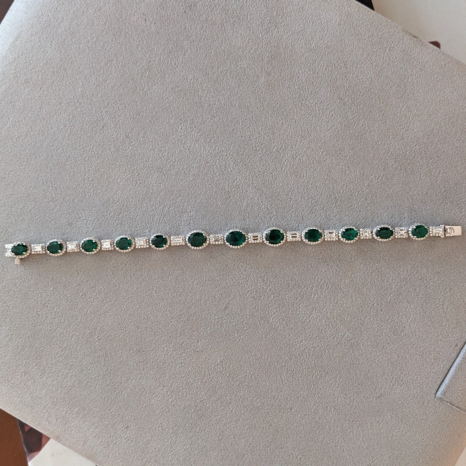 Natural Emerald 8.13 ct and Diamond Link Bracelet in 18k White Gold