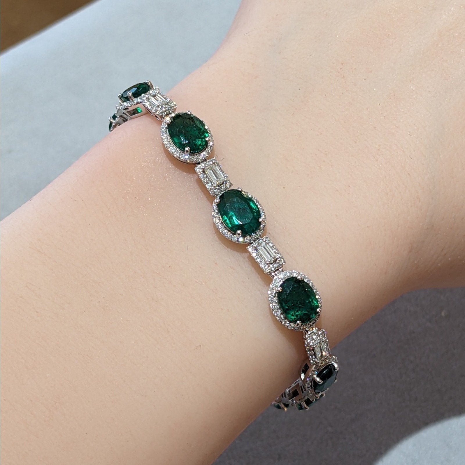 Natural Emerald 8.13 ct and Diamond Link Bracelet in 18k White Gold
