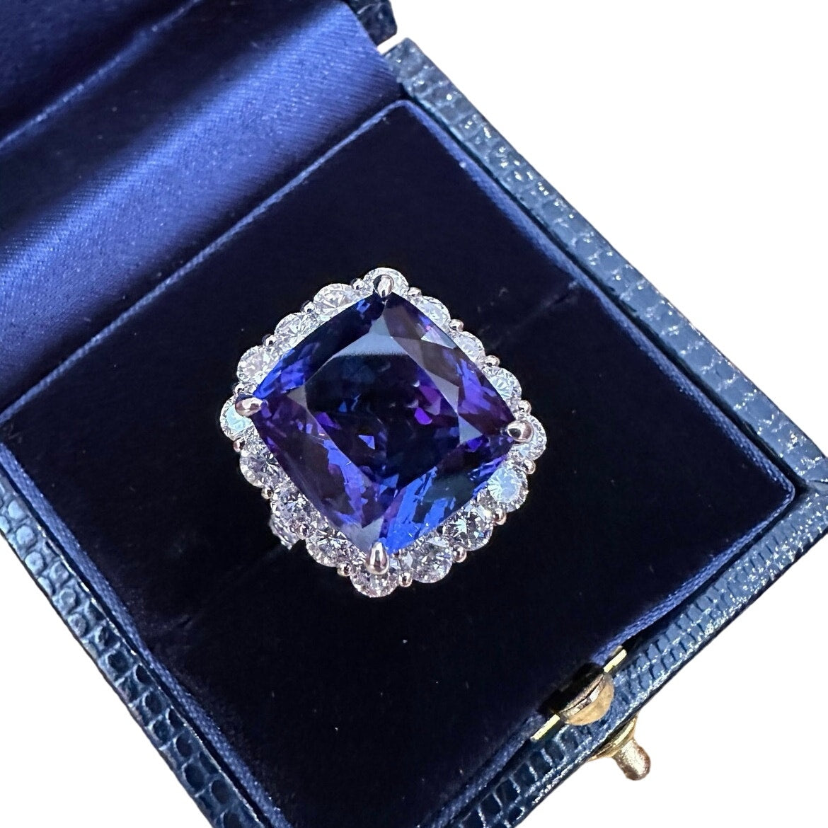 GIA 13.07cts Tanzanite in Diamond Halo Platinum Ring (HM2575ZB)