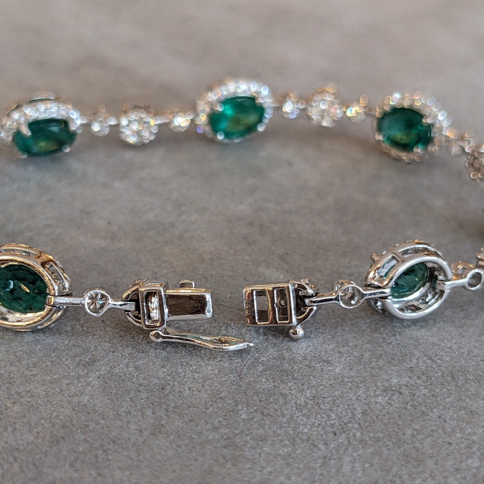 Natural Emerald 5.39 ct and Diamond Link Bracelet in 18k White Gold