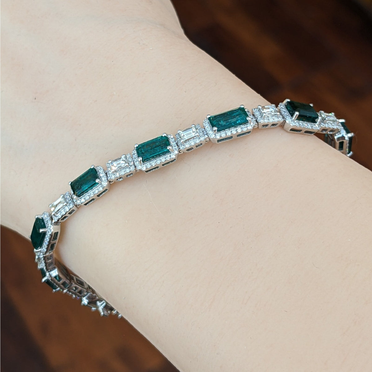 Natural Emerald and Diamond Link Bracelet in 18k White Gold