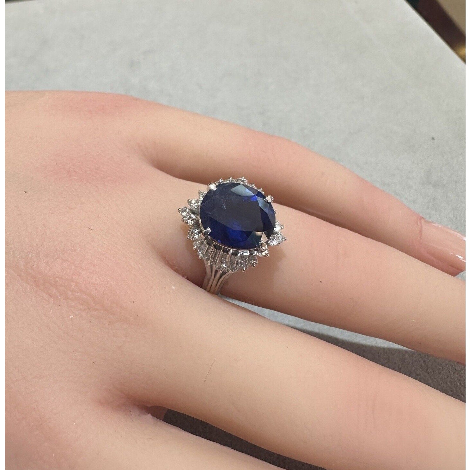 Natural Oval Sapphire 4.42 ct & Diamond Ballerina Ring in Platinum