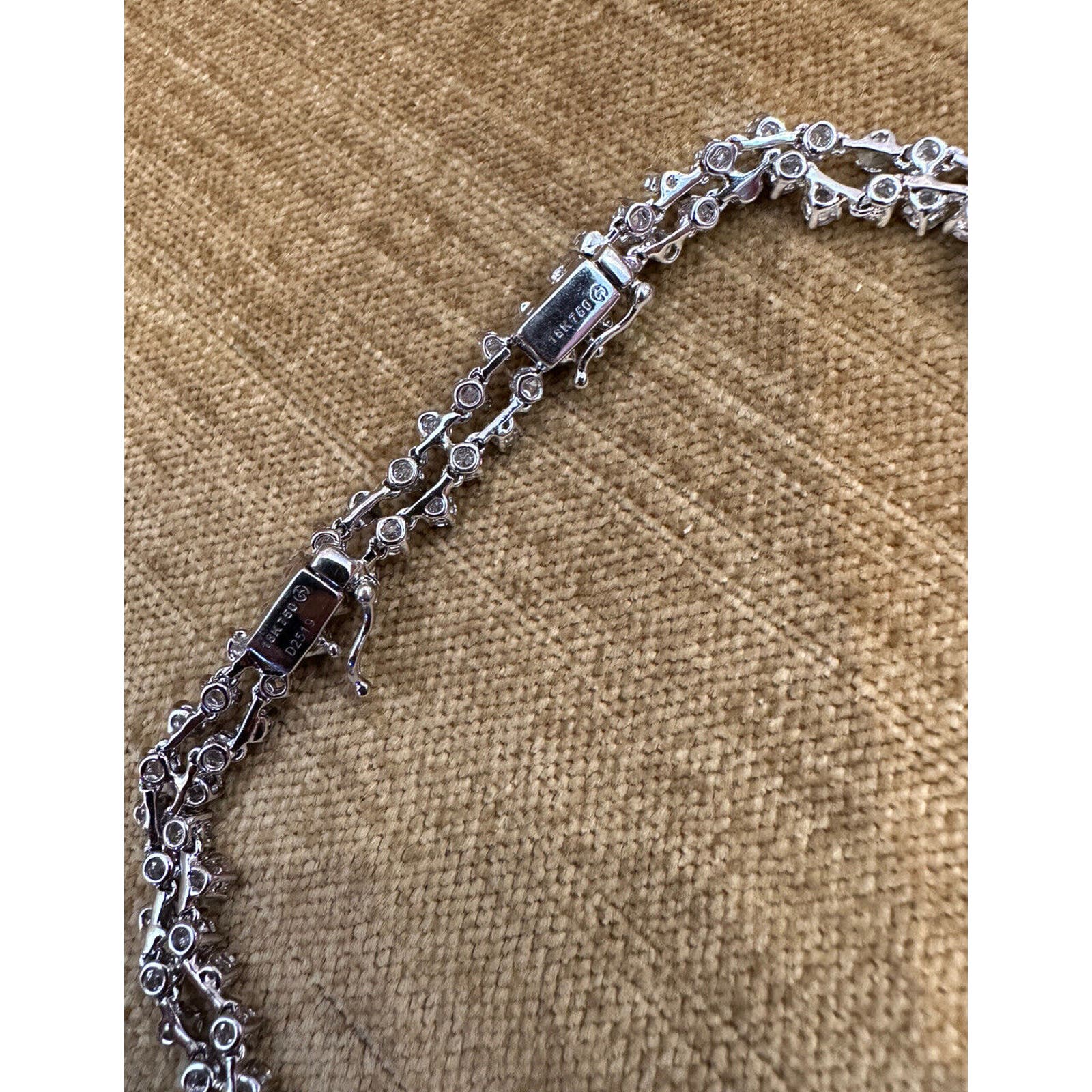 Round Brilliant Diamond "Bib" Necklace 25.00 cttw in 18k White Gold - HM1843SI
