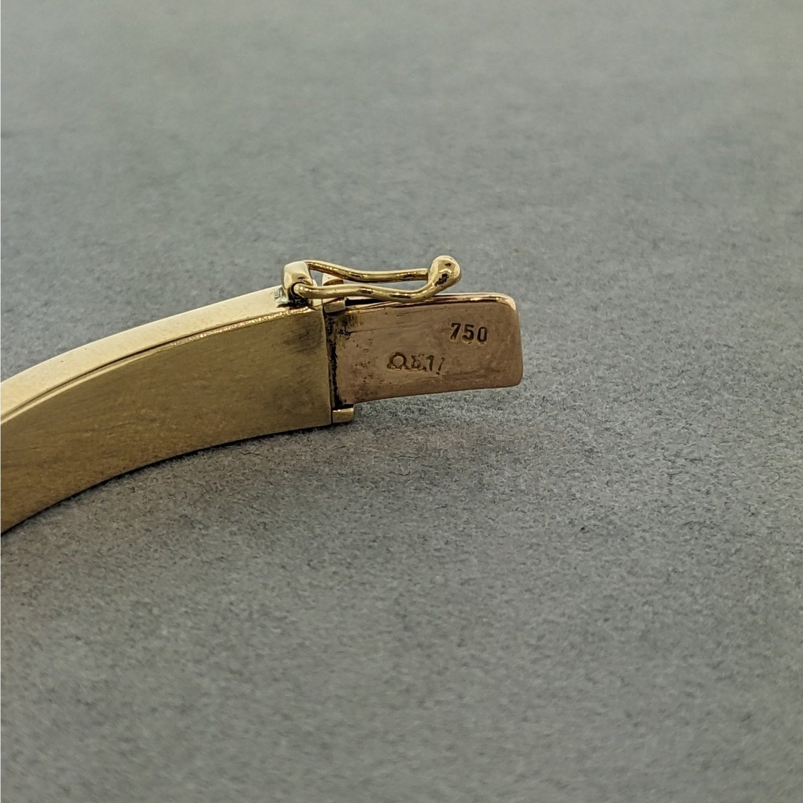 Emerald and Diamond Hinged Bangle Bracelet in 18k Yellow Gold