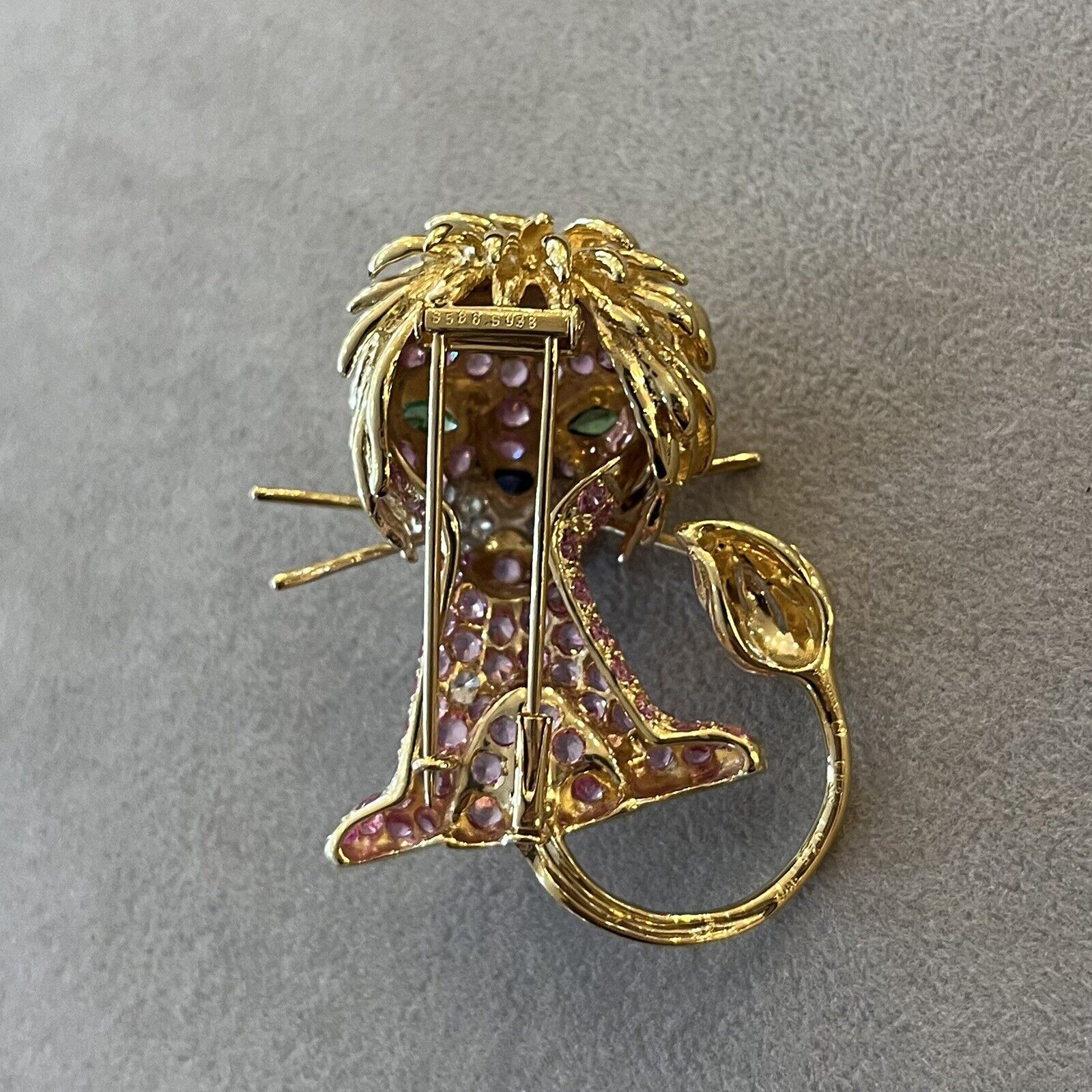 Lion Pin with Pink Sapphires and Diamonds in 18k Yellow Gold/Platinum