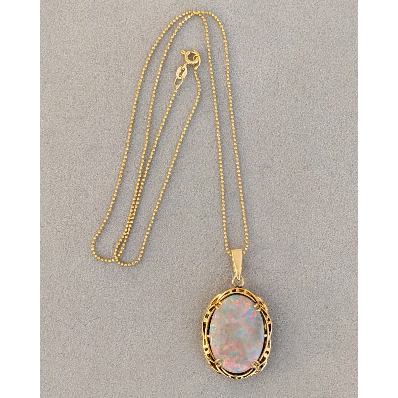 9.95 ct Natural Opal Pendant Necklace in 18k Yellow Gold