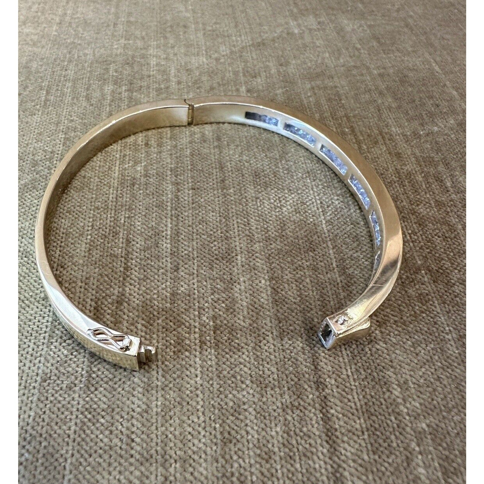 Kurt Wayne Single Row Diamond Bangle Bracelet in 18k Yellow Gold