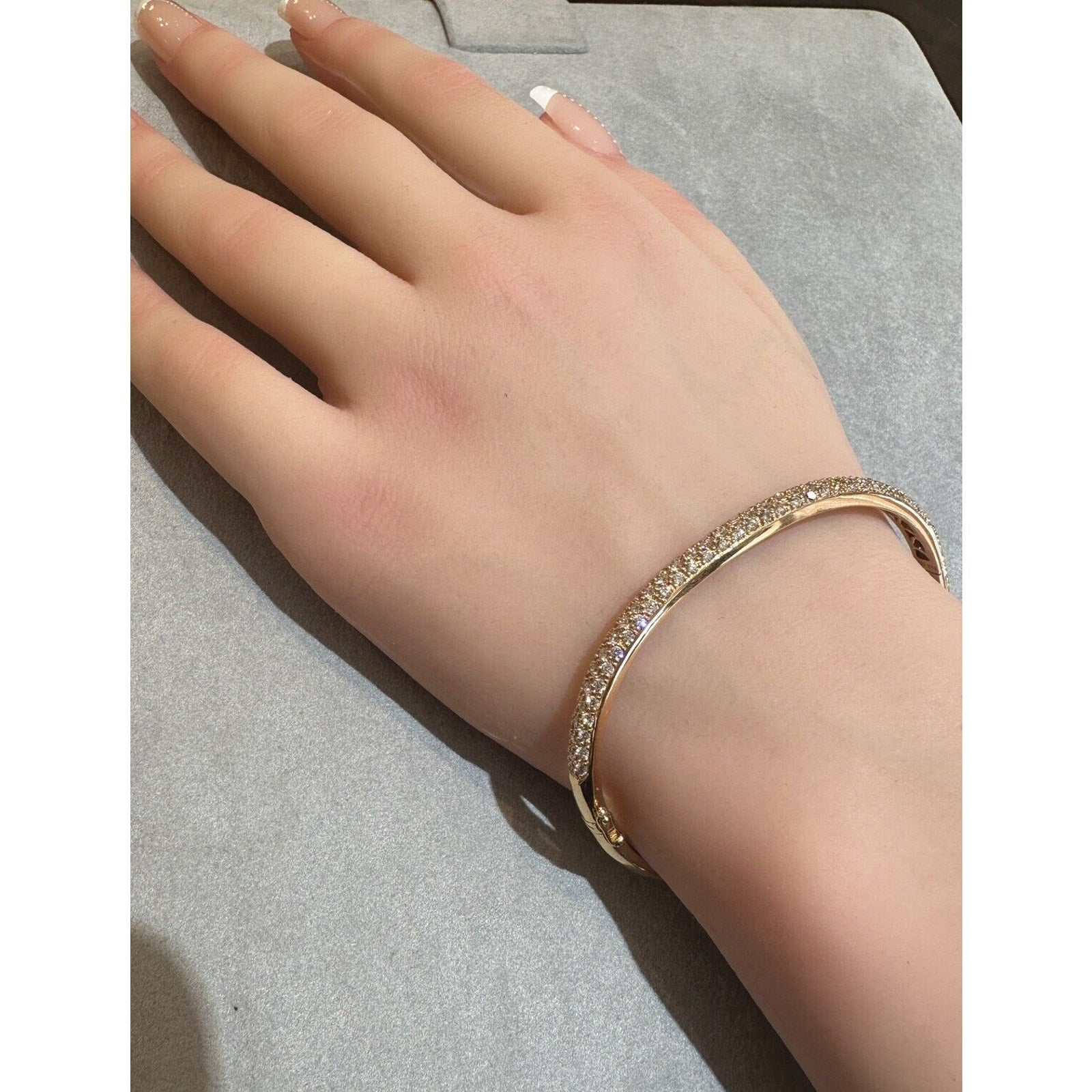 Natural Diamond Pave Bangle Bracelet 1.53cts in 18k Yellow Gold