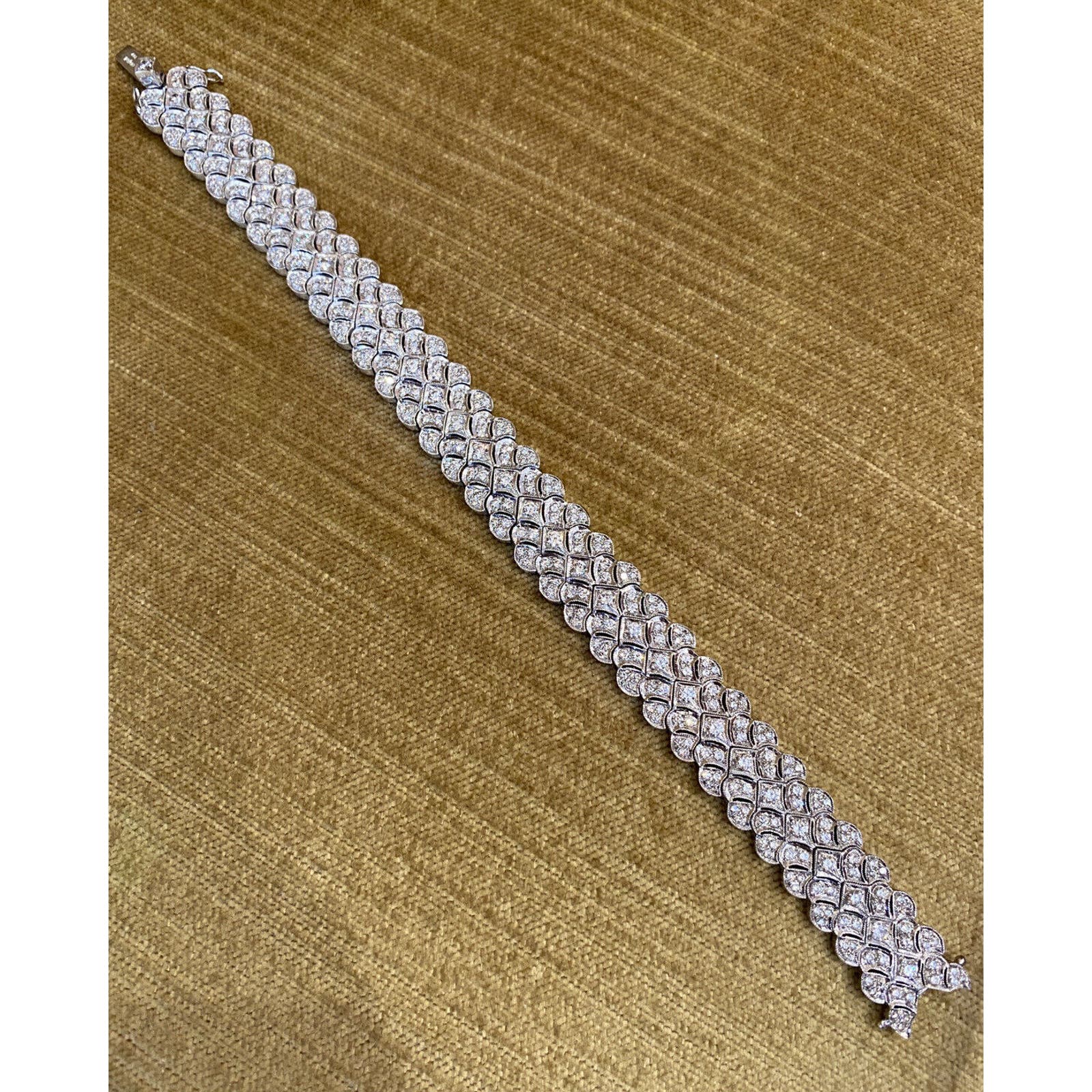 Vintage Scalloped Link Diamond Bracelet 4.50cttw in 18k White Gold -- HM2291AIDF