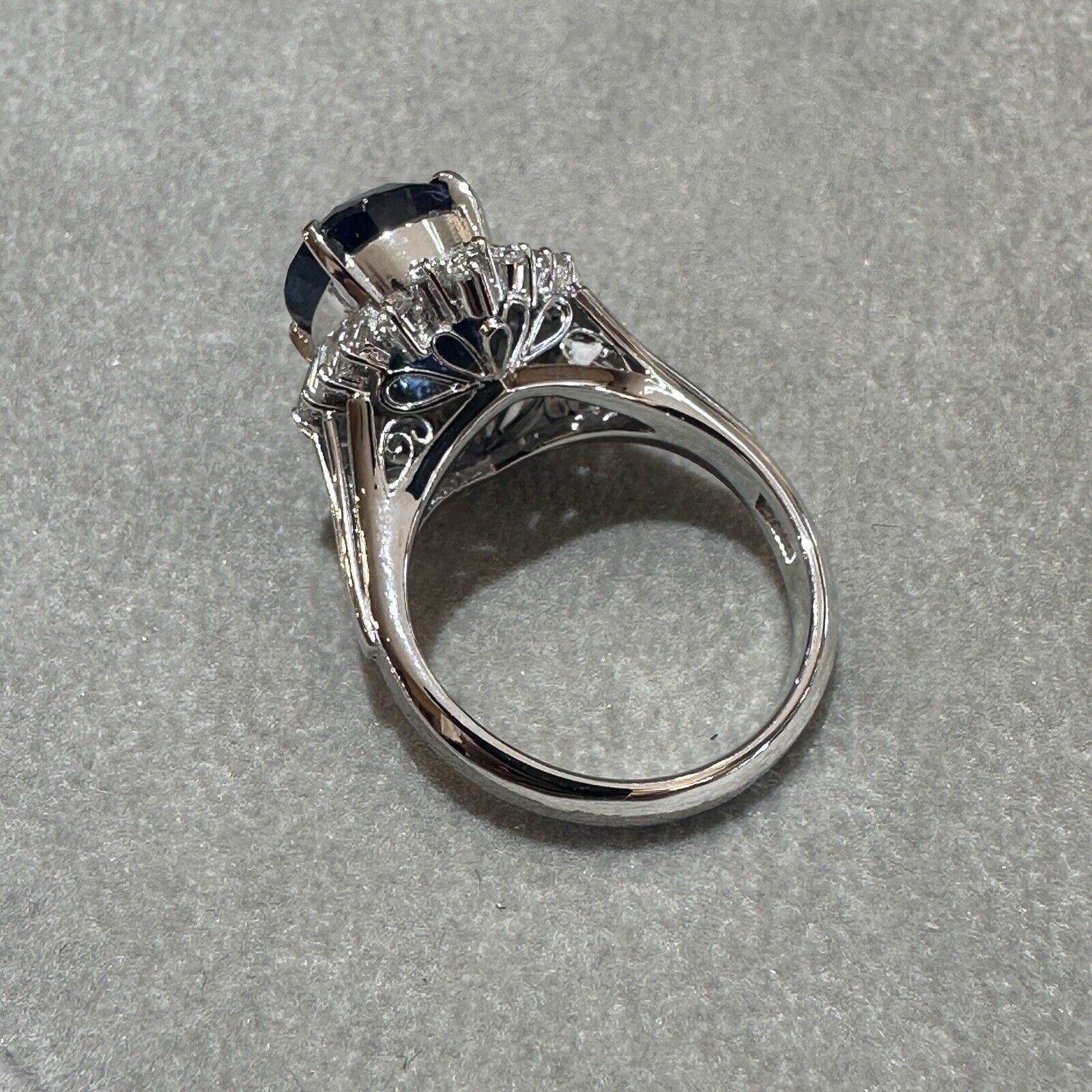Natural Oval Sapphire 4.42 ct & Diamond Ballerina Ring in Platinum