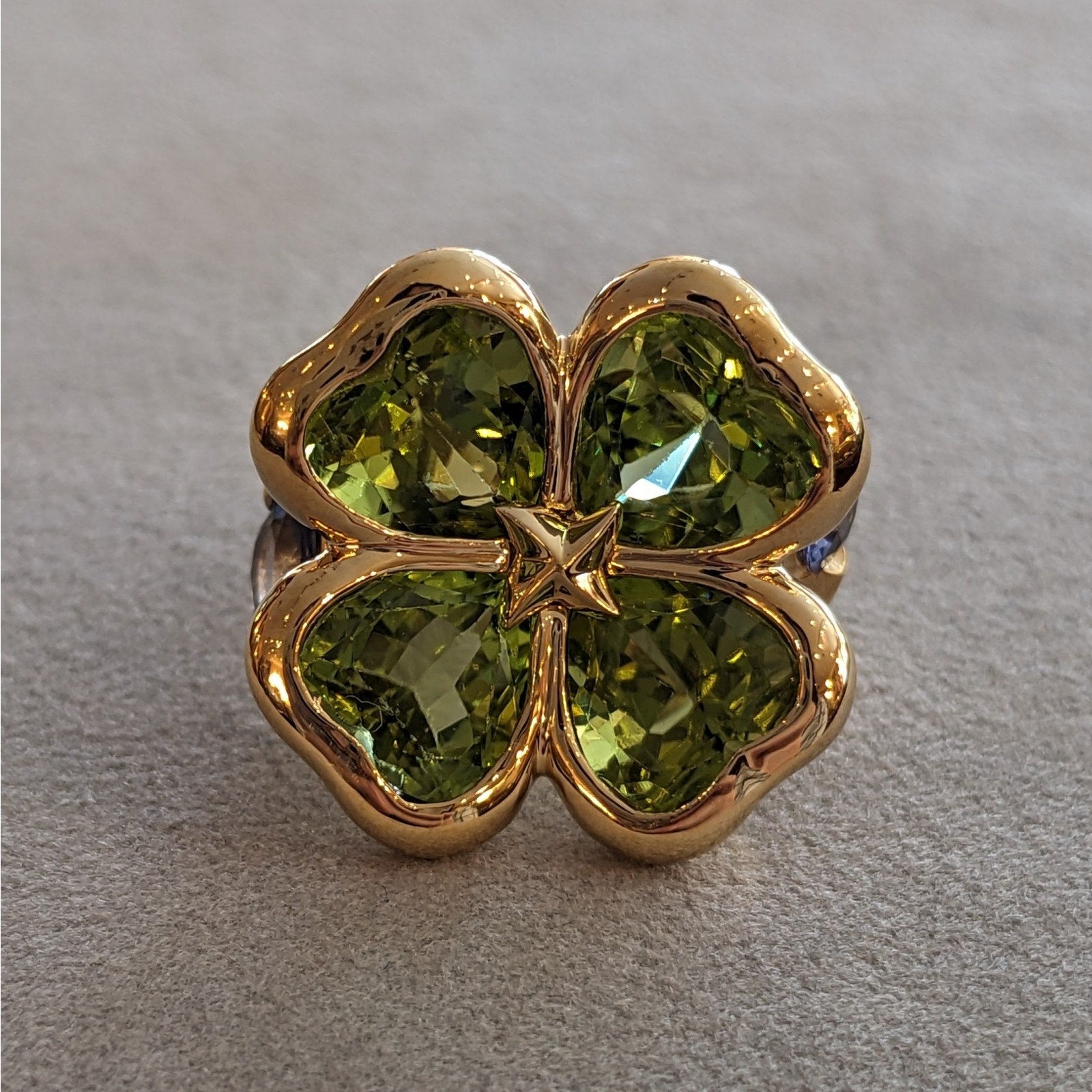 Four Leaf Clover Peridot and Sapphire Cocktail Ring in 18k Yellow Gold