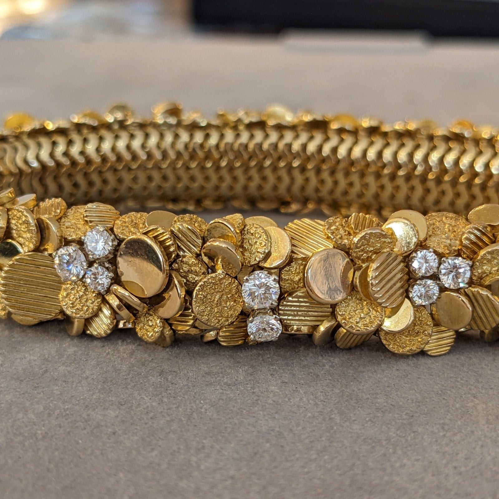 ITALY Gold Disc Cluster Diamond Bracelet in 18k Yellow Gold