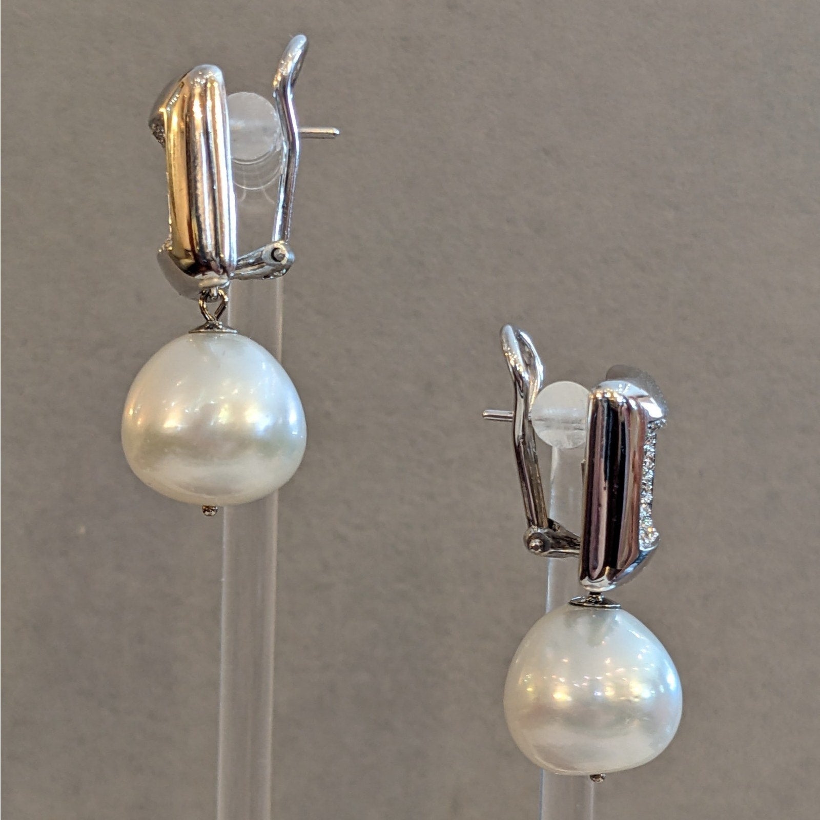 Square-shaped Diamond Earrings with Pearl Drops in 18k White Gold