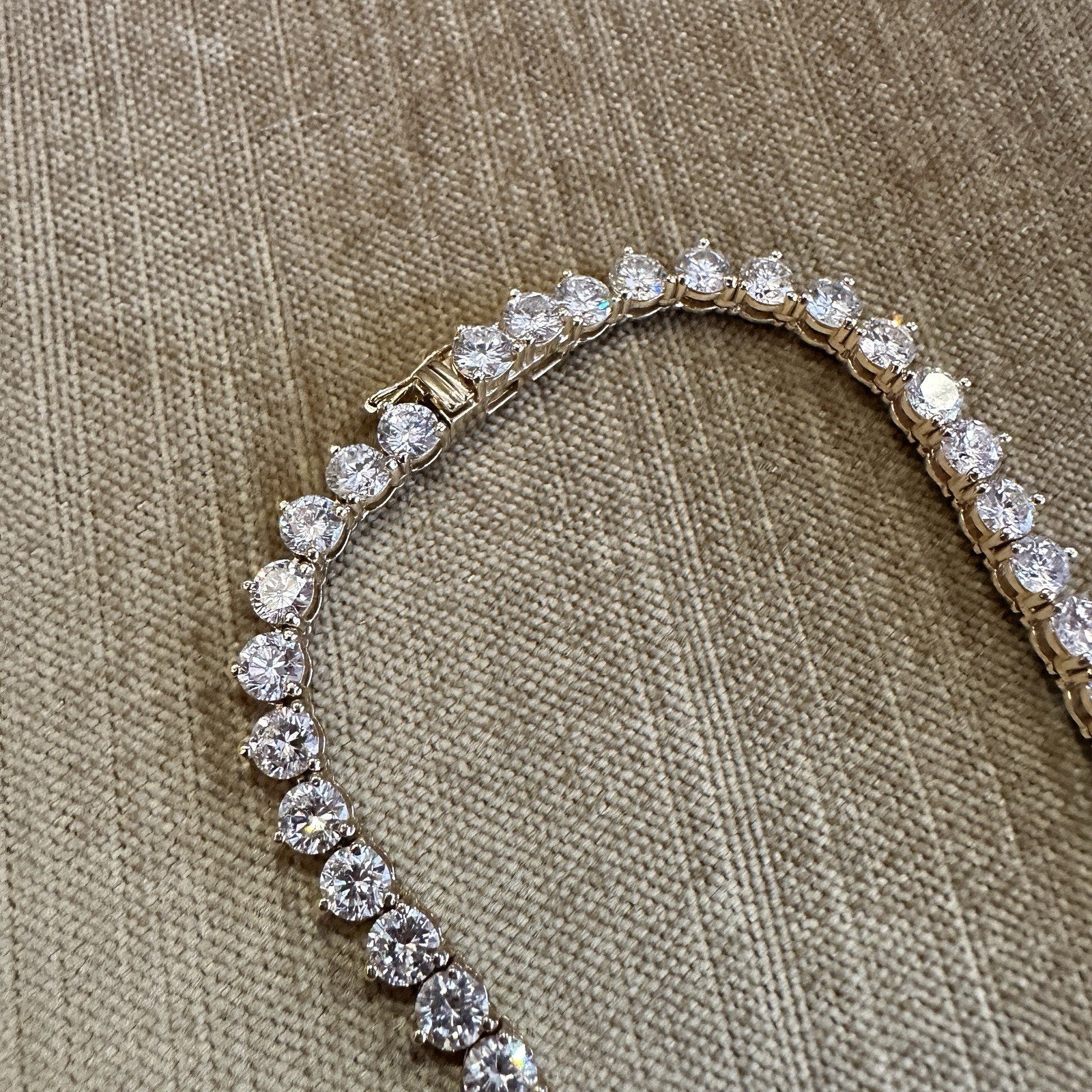 28.80 carats Natural Diamond Tennis Necklace in 18k Yellow Gold 16.5 inch