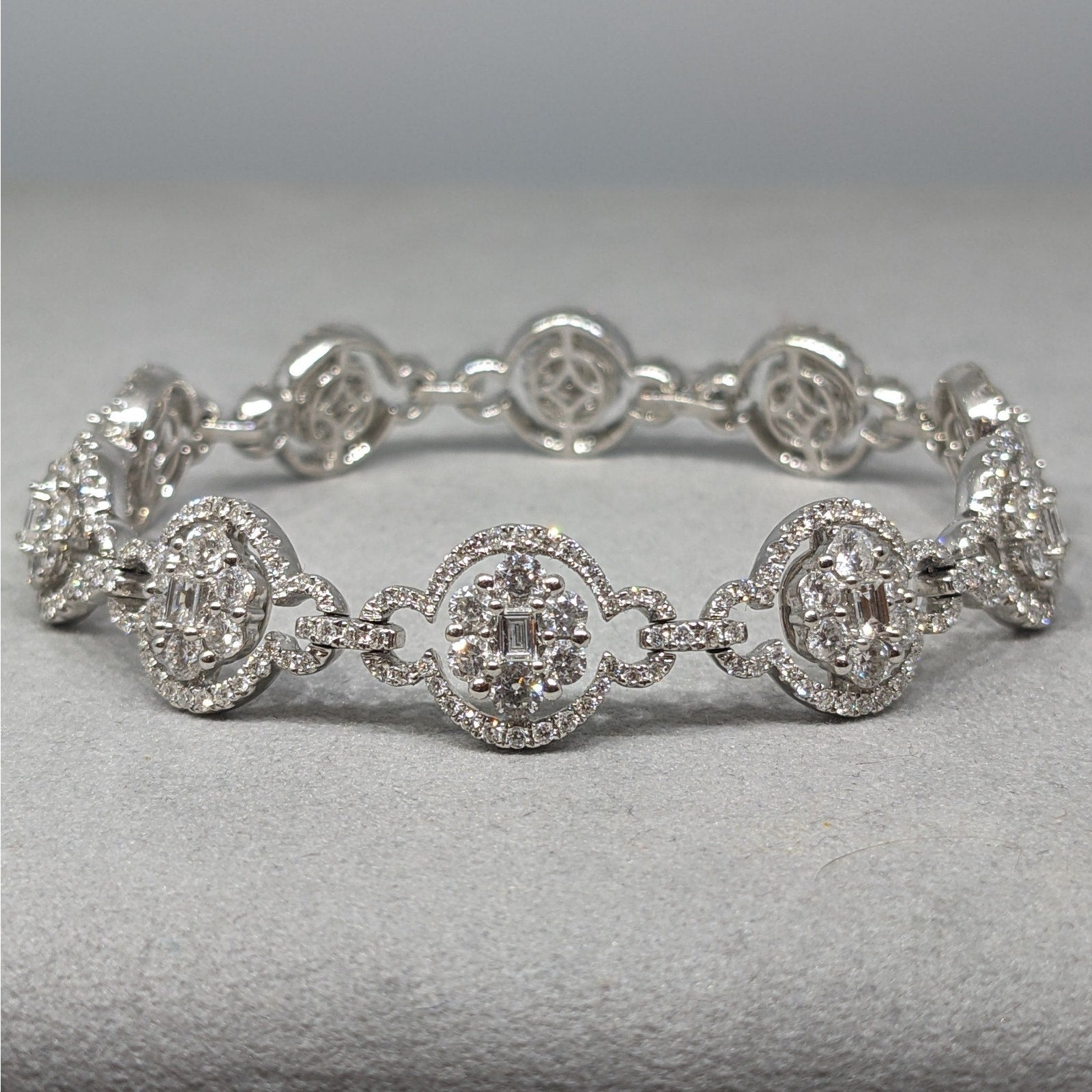 Natural Diamond Oval Link Bracelet 8.22 ctw in 18k White Gold